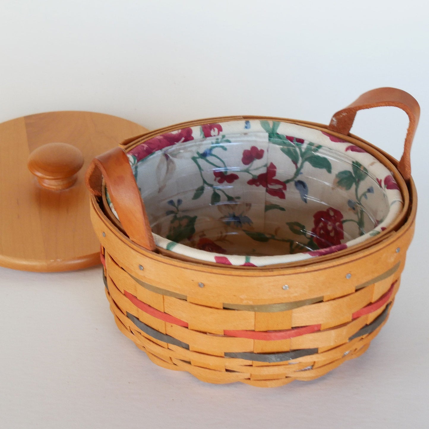 6.5in Longaberger Round Basket and Lid, Floral Liner, Vintage Longaberger Basket and Lid, Vintage Wicker Longaberger Basket, Vintage Longaberger Basket with Liner, Longaberger Basket with Fabric Liner, Vintage Home Decor