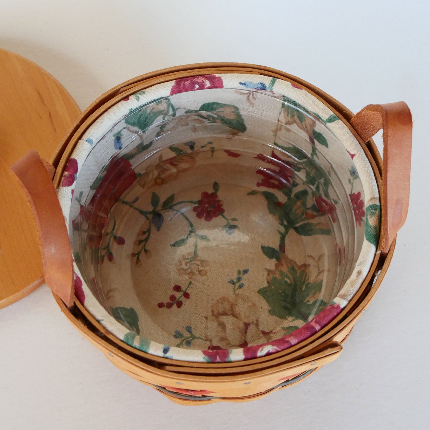 6.5in Longaberger Round Basket and Lid, Floral Liner, Vintage Longaberger Basket and Lid, Vintage Wicker Longaberger Basket, Vintage Longaberger Basket with Liner, Longaberger Basket with Fabric Liner, Vintage Home Decor