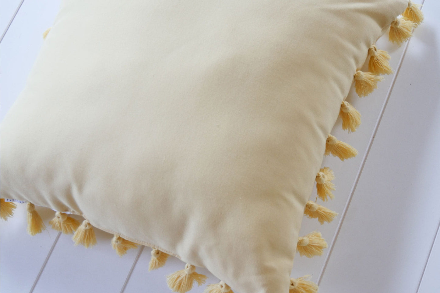 Yellow Tassle Accent Pillow, Pottery Barn, Pottery Barn Accent Pillow, Yellow Accent Pillows, Vintage Yellow Accent Pillow, Vintage Yellowy Accent Pillow, Vintage Yellow Throw Pillow, Tassle Yellow Pillow