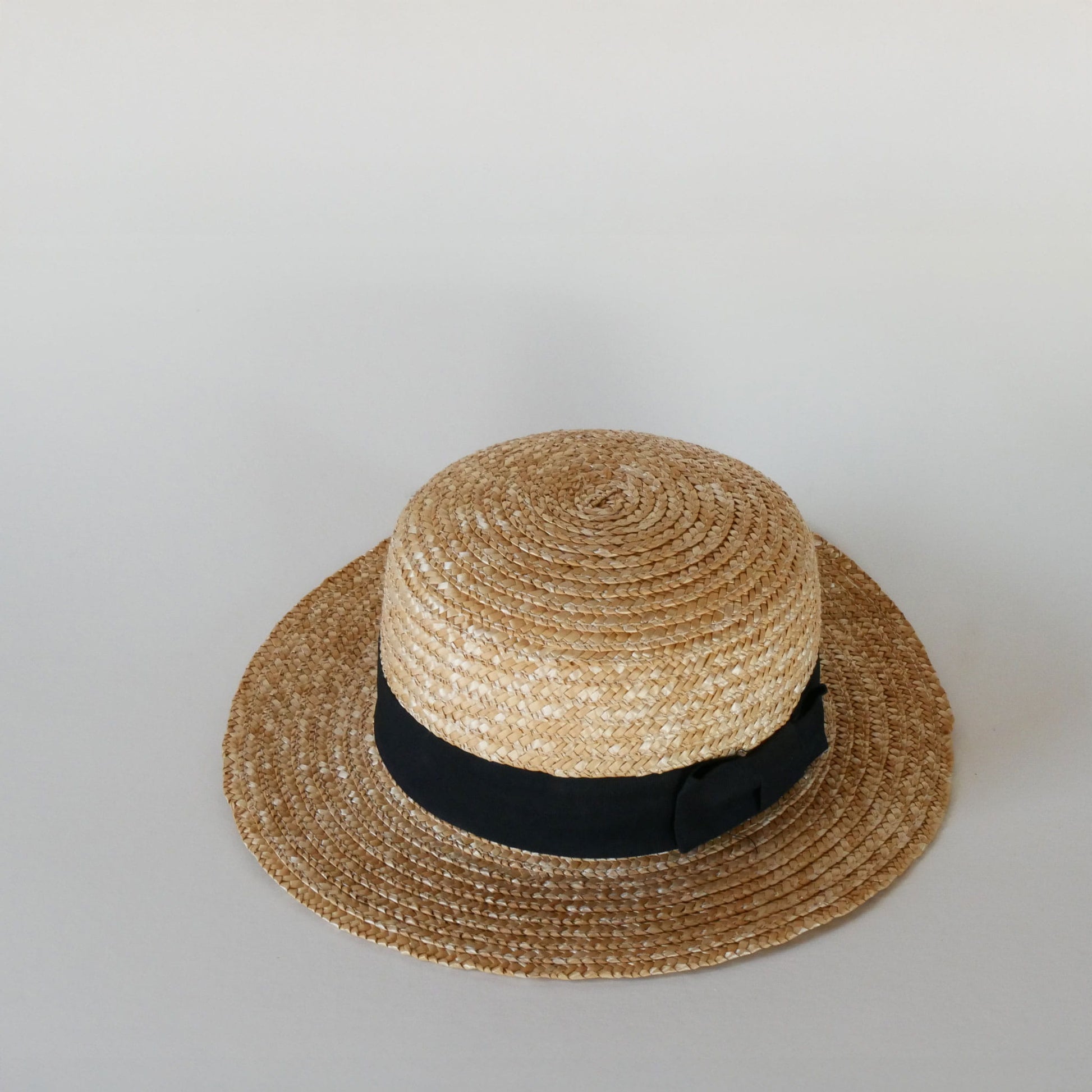 Straw Boater Hat with Black Band and Bow, Derby Hat, Vintage Straw Derby Hat, Vintage Wicker Hat, Vintage Boater Hat, Vintage Straw Hat Black Band, Boho Straw Hat