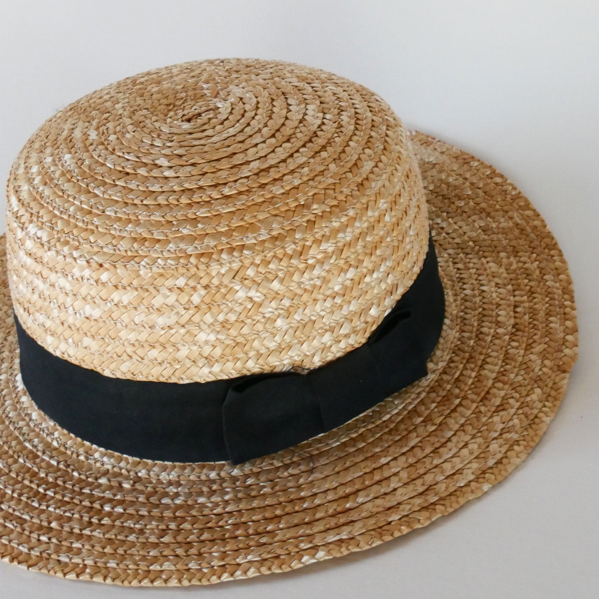 Straw Boater Hat with Black Band and Bow, Derby Hat, Vintage Straw Derby Hat, Vintage Wicker Hat, Vintage Boater Hat, Vintage Straw Hat Black Band, Boho Straw Hat