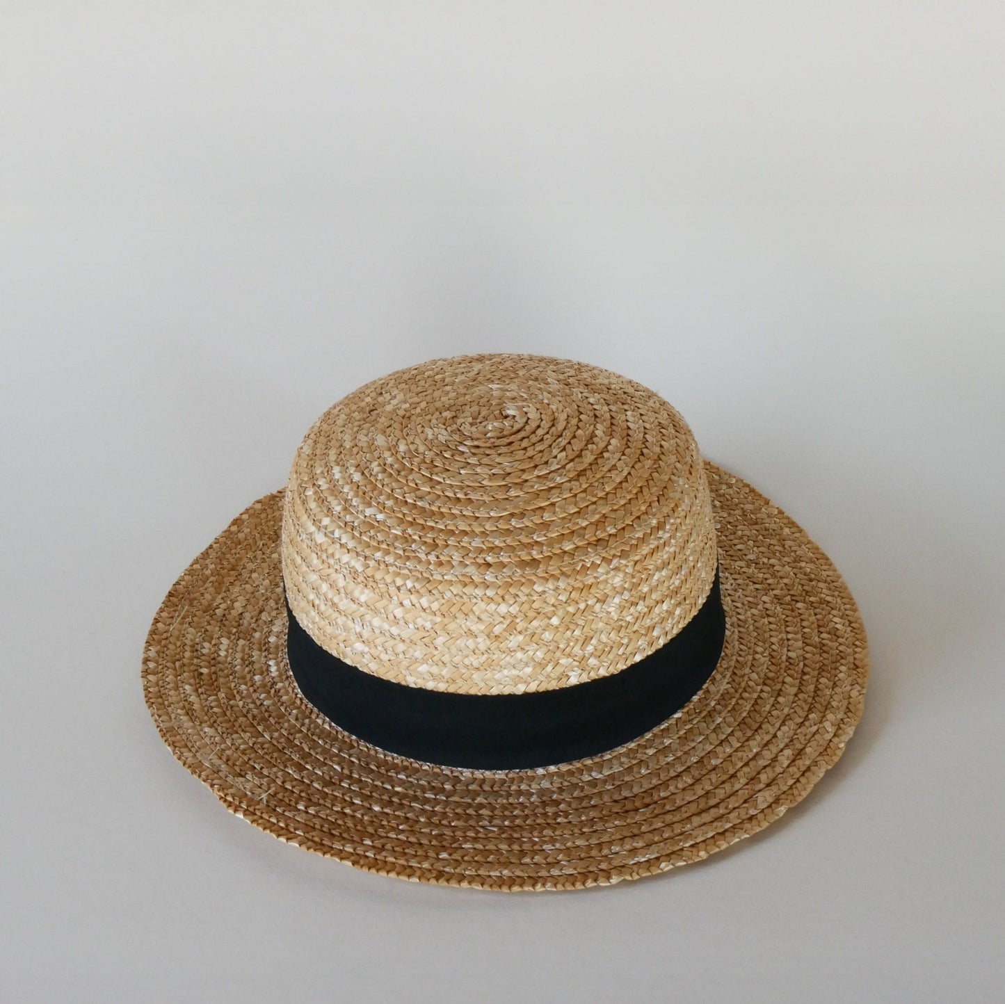 Straw Boater Hat with Black Band and Bow, Derby Hat, Vintage Straw Derby Hat, Vintage Wicker Hat, Vintage Boater Hat, Vintage Straw Hat Black Band, Boho Straw Hat