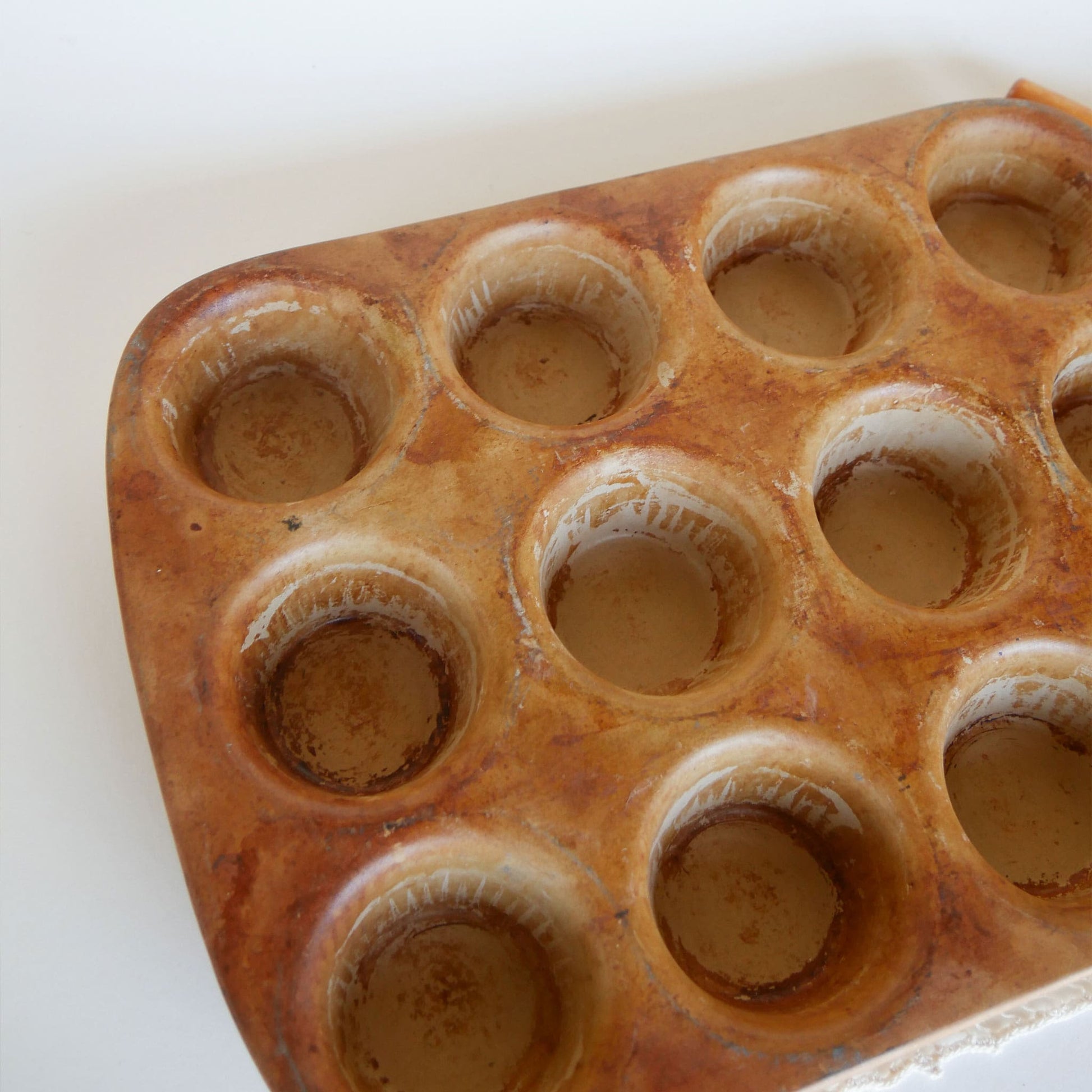 Pampered Chef Family Heritage Stoneware Muffin Pan Primtive Kitchen Decor Vintage Kitchen DEcor Farmhouse Kitchen Decor