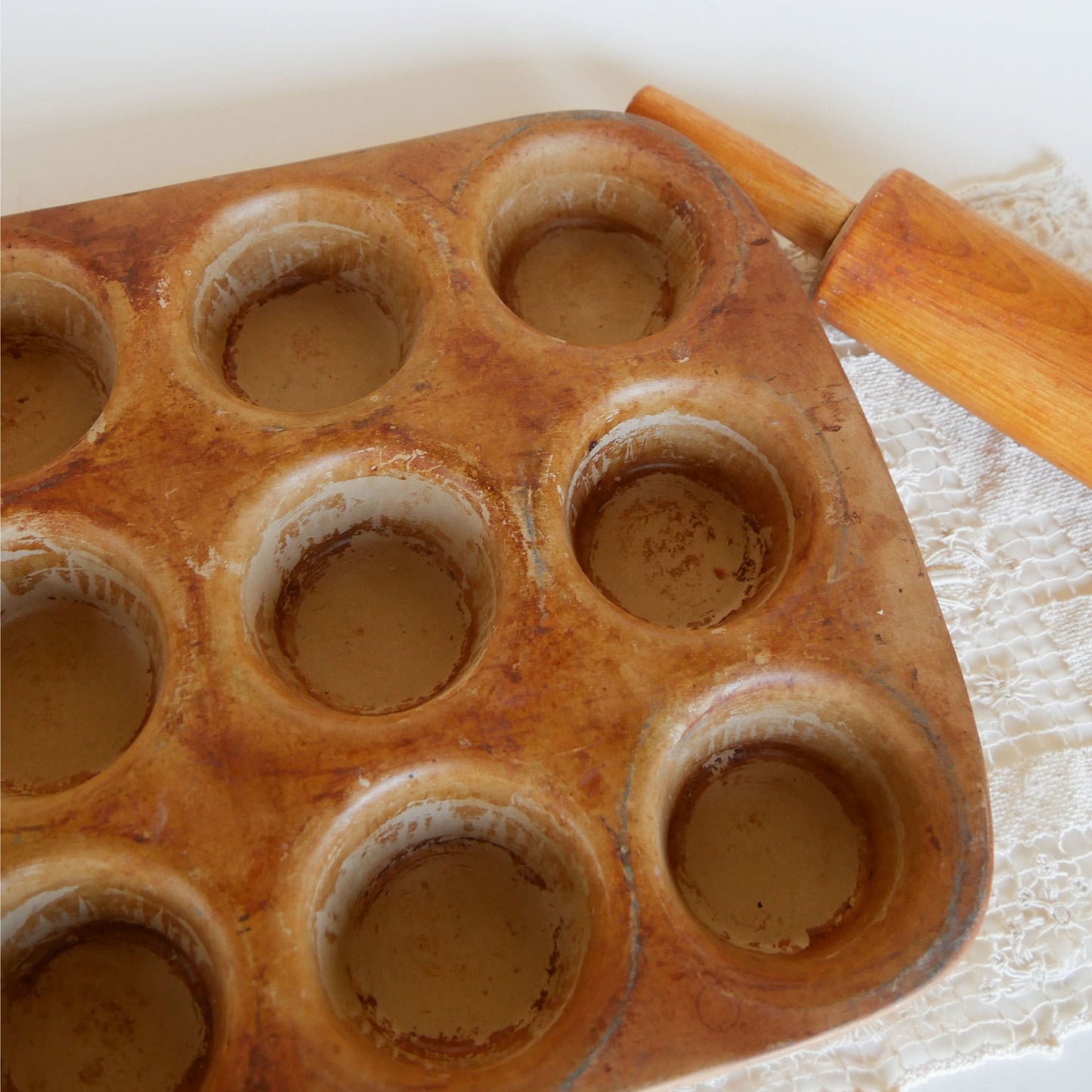 Pampered Chef Family Heritage Stoneware Muffin Pan Primtive Kitchen Decor Vintage Kitchen DEcor Farmhouse Kitchen Decor