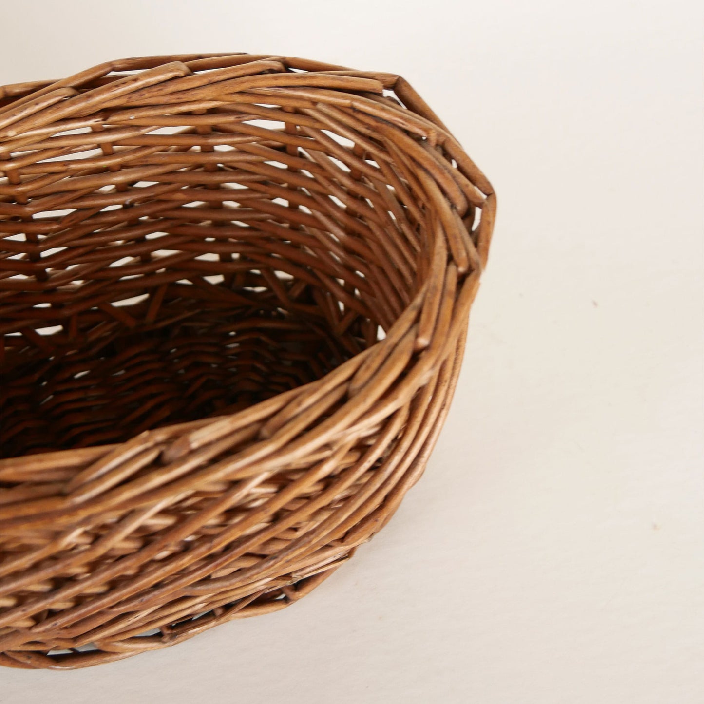 Vintage Dark Brown Rattan Wicker Oval Basket, Vintage Basket, Vintage Boho Basket, Brown Wicker Basket, Vintage Rattan Basket, Vintage Oval Basket, Farmhouse Basket Decor