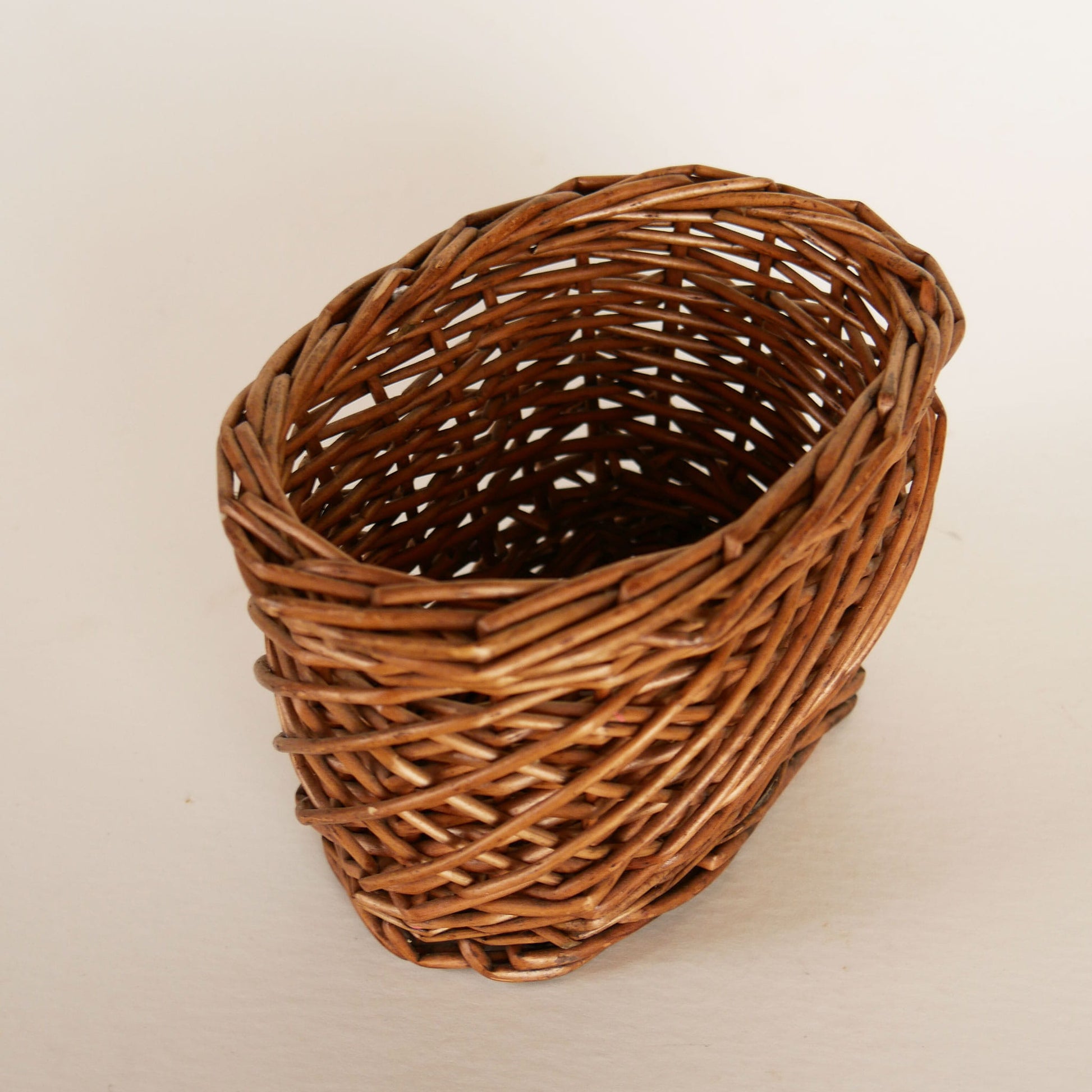 Vintage Dark Brown Rattan Wicker Oval Basket, Vintage Basket, Vintage Boho Basket, Brown Wicker Basket, Vintage Rattan Basket, Vintage Oval Basket, Farmhouse Basket Decor