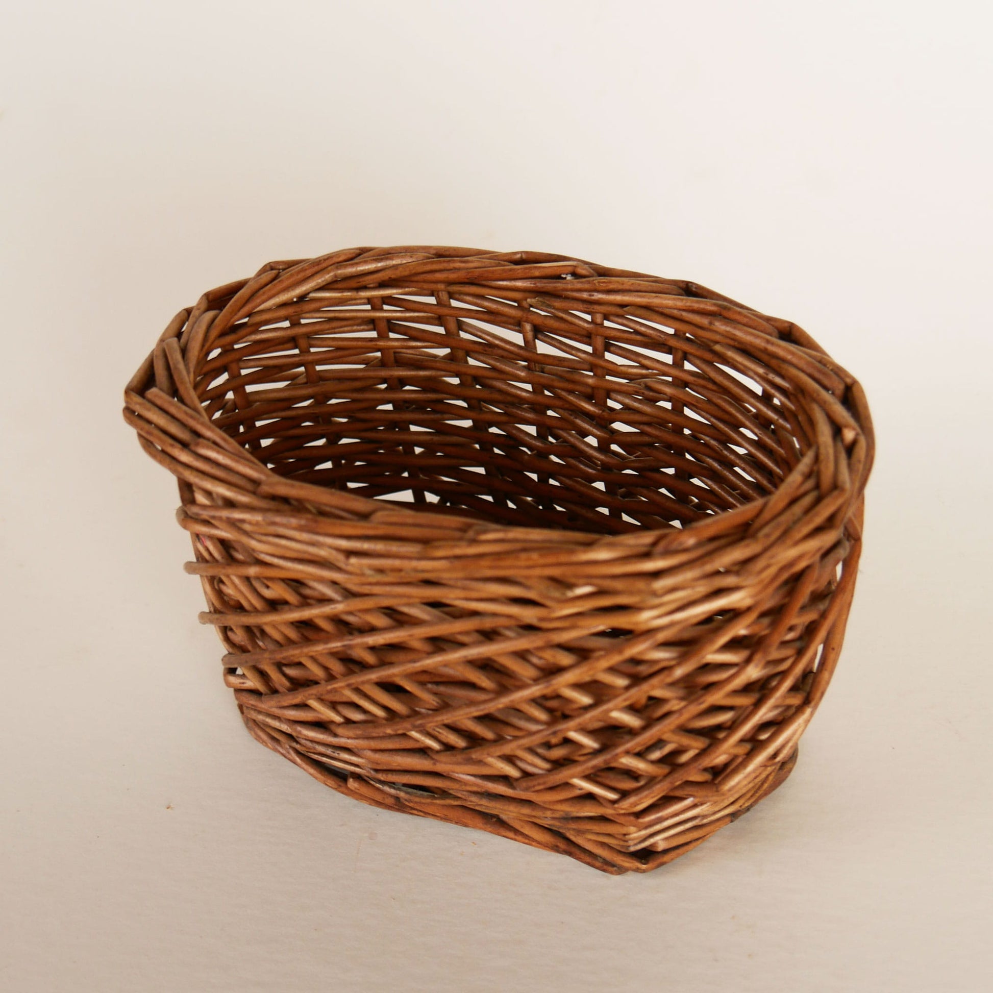 Vintage Dark Brown Rattan Wicker Oval Basket, Vintage Basket, Vintage Boho Basket, Brown Wicker Basket, Vintage Rattan Basket, Vintage Oval Basket, Farmhouse Basket Decor