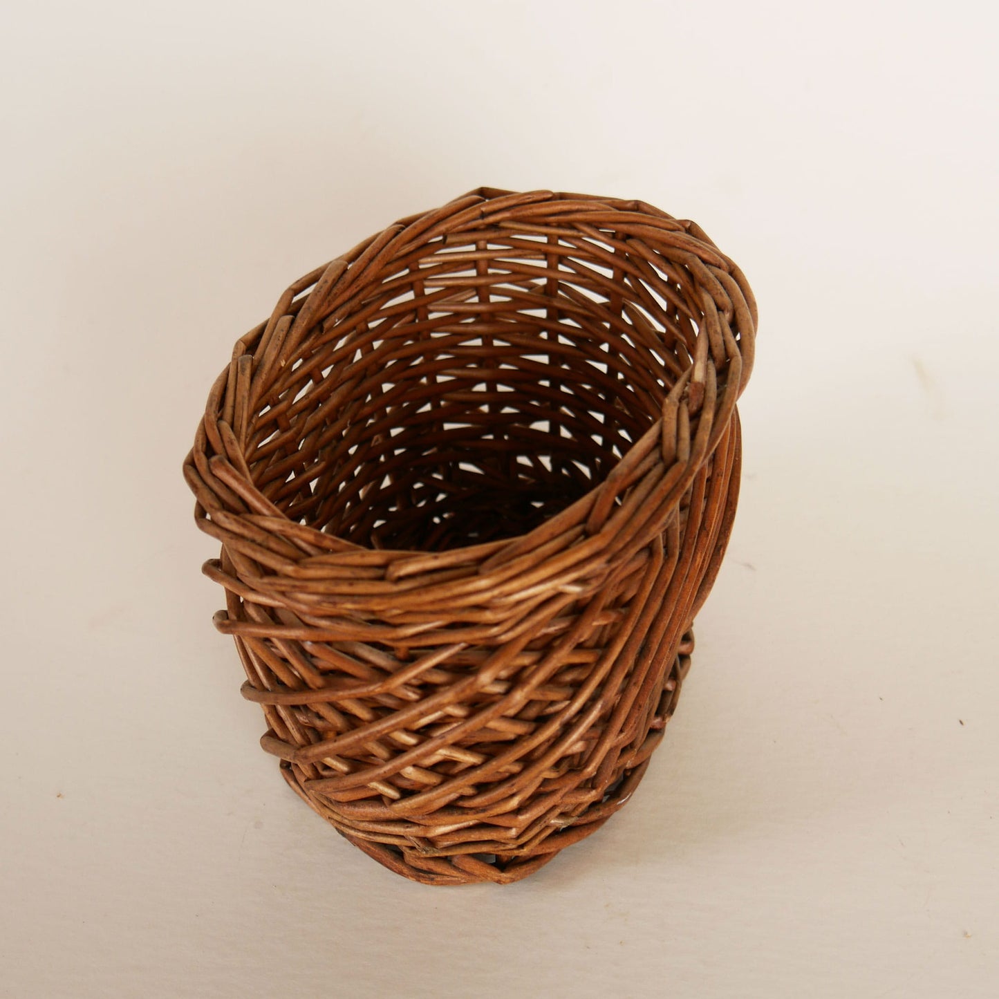 Vintage Dark Brown Rattan Wicker Oval Basket, Vintage Basket, Vintage Boho Basket, Brown Wicker Basket, Vintage Rattan Basket, Vintage Oval Basket, Farmhouse Basket Decor
