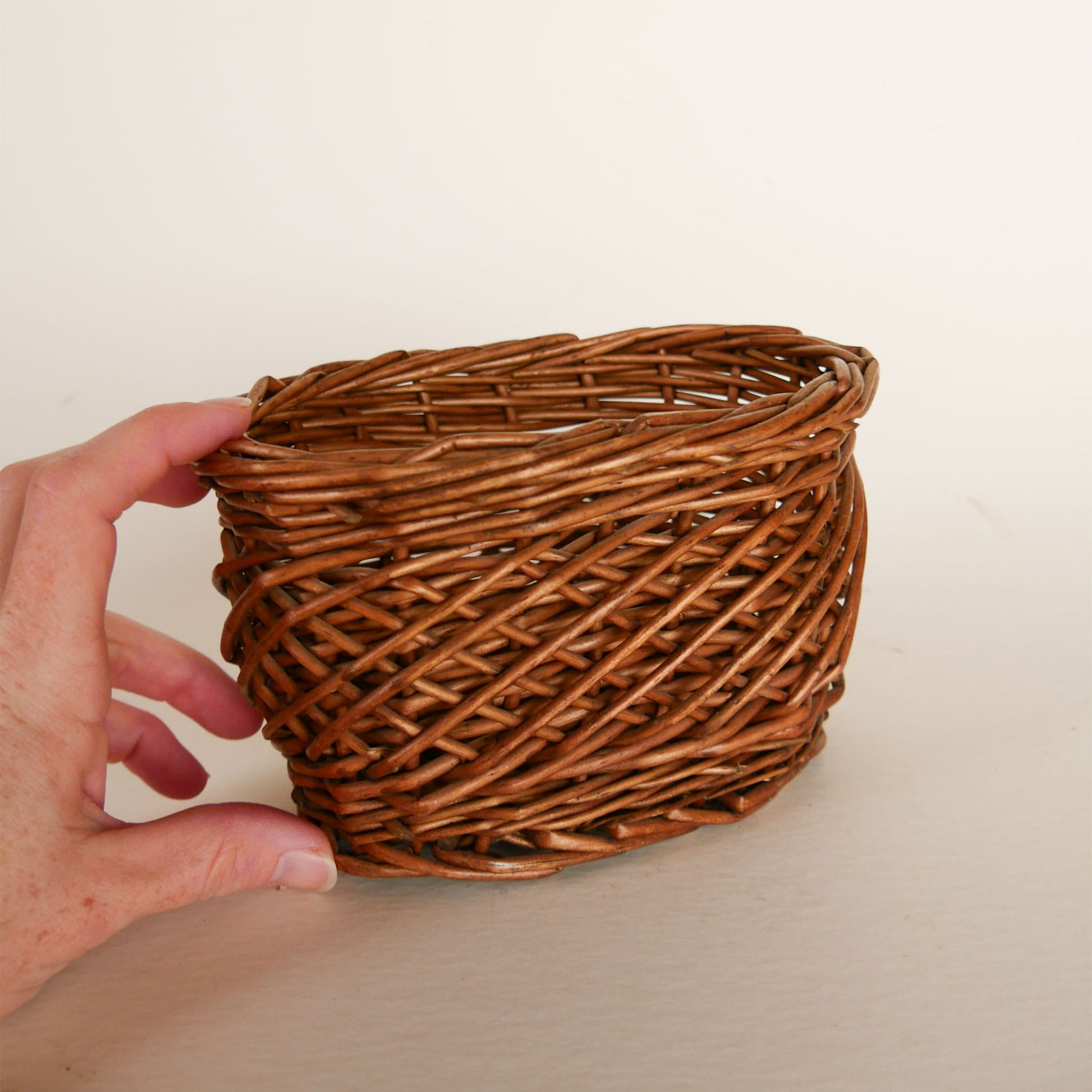 Vintage Dark Brown Rattan Wicker Oval Basket, Vintage Basket, Vintage Boho Basket, Brown Wicker Basket, Vintage Rattan Basket, Vintage Oval Basket, Farmhouse Basket Decor