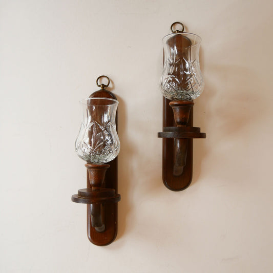 VIntage-Early-American-Wood-Wall-Sconce-with-Glass-Votive, Vintage Colonial Wall Decor, Vintage Early American Wall Sconces, Early American Wall Decor, Colonial Wall Decor, Vintage Farmhouse Sconces