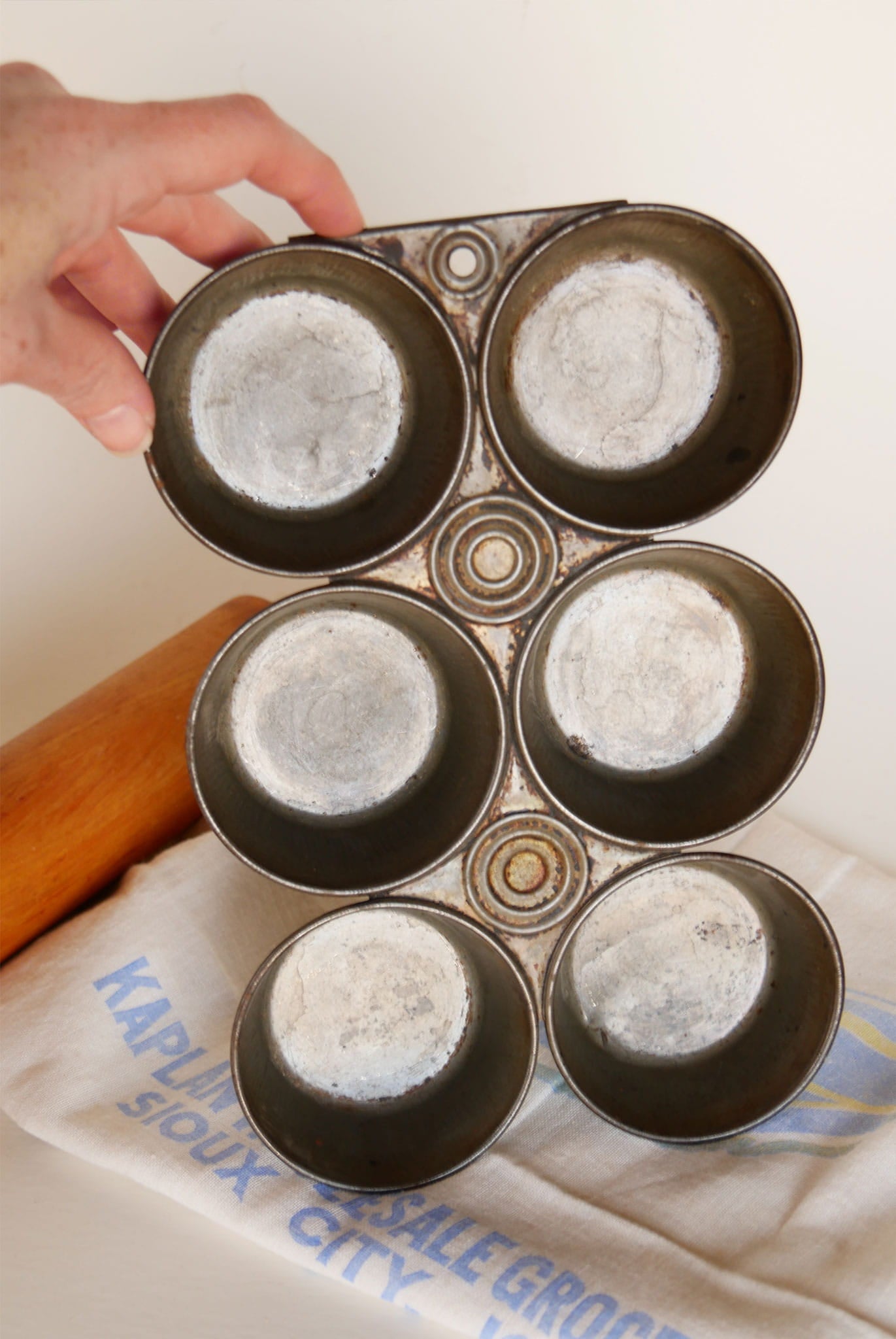 Vintage 6-Cup Muffin Pan, Farmhouse Kitchen Decor, Vintage Farmhouse Decor, Vintage Muffin Pan, Vintage Cupcake Pan, Vintage 6-Cup Muffin Tray, Vintage Muffin Tin