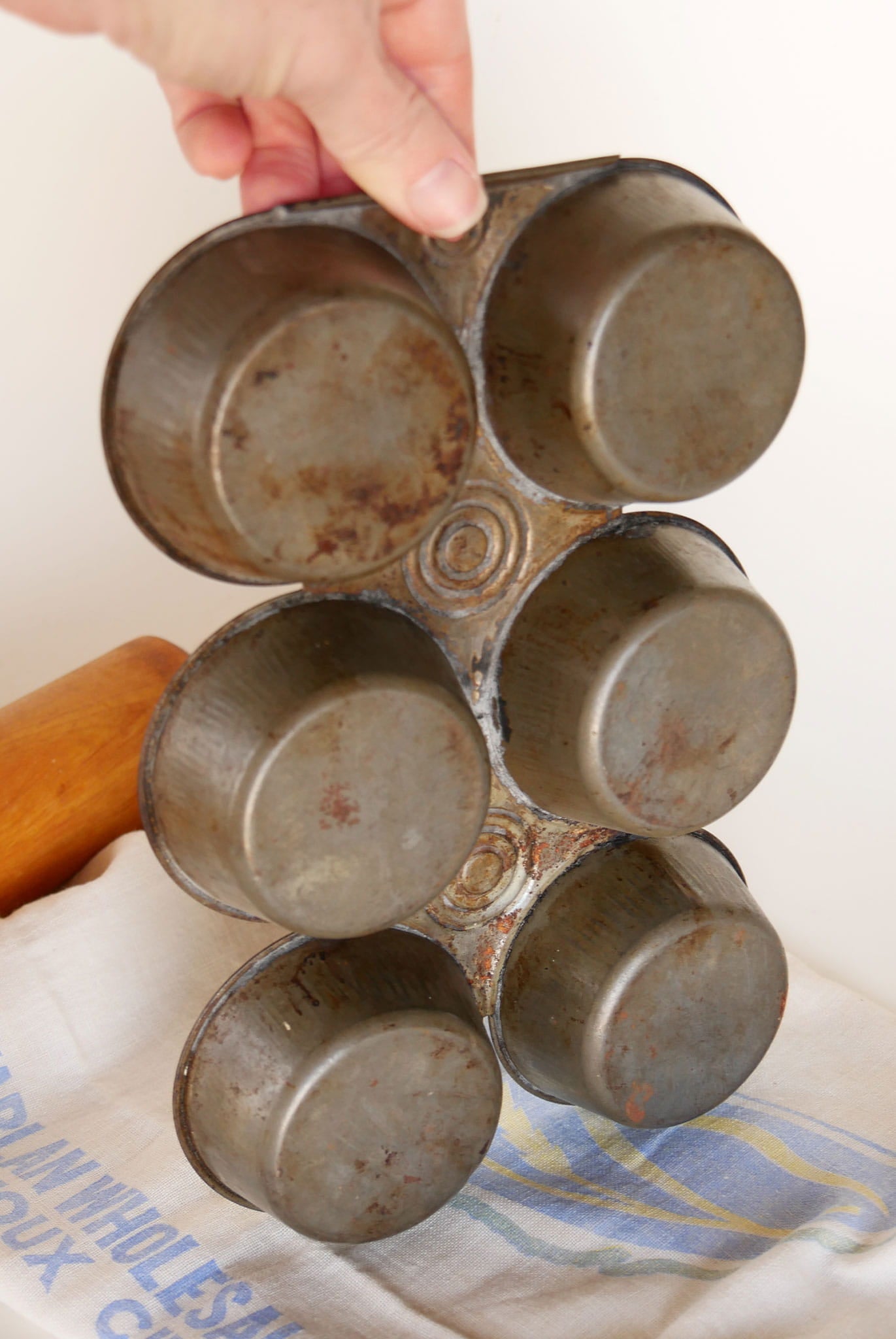 Vintage 6-Cup Muffin Pan, Farmhouse Kitchen Decor, Vintage Farmhouse Decor, Vintage Muffin Pan, Vintage Cupcake Pan, Vintage 6-Cup Muffin Tray, Vintage Muffin Tin
