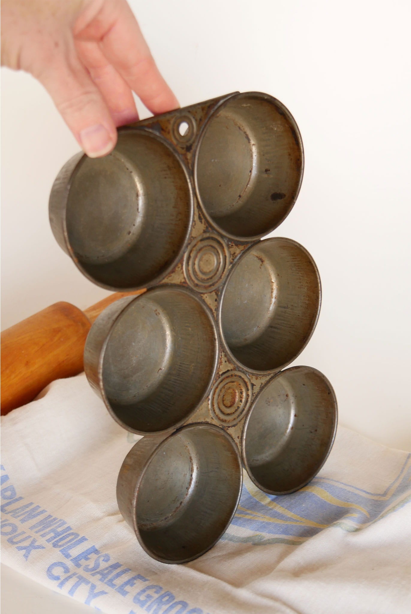Vintage 6-Cup Muffin Pan, Farmhouse Kitchen Decor, Vintage Farmhouse Decor, Vintage Muffin Pan, Vintage Cupcake Pan, Vintage 6-Cup Muffin Tray, Vintage Muffin Tin