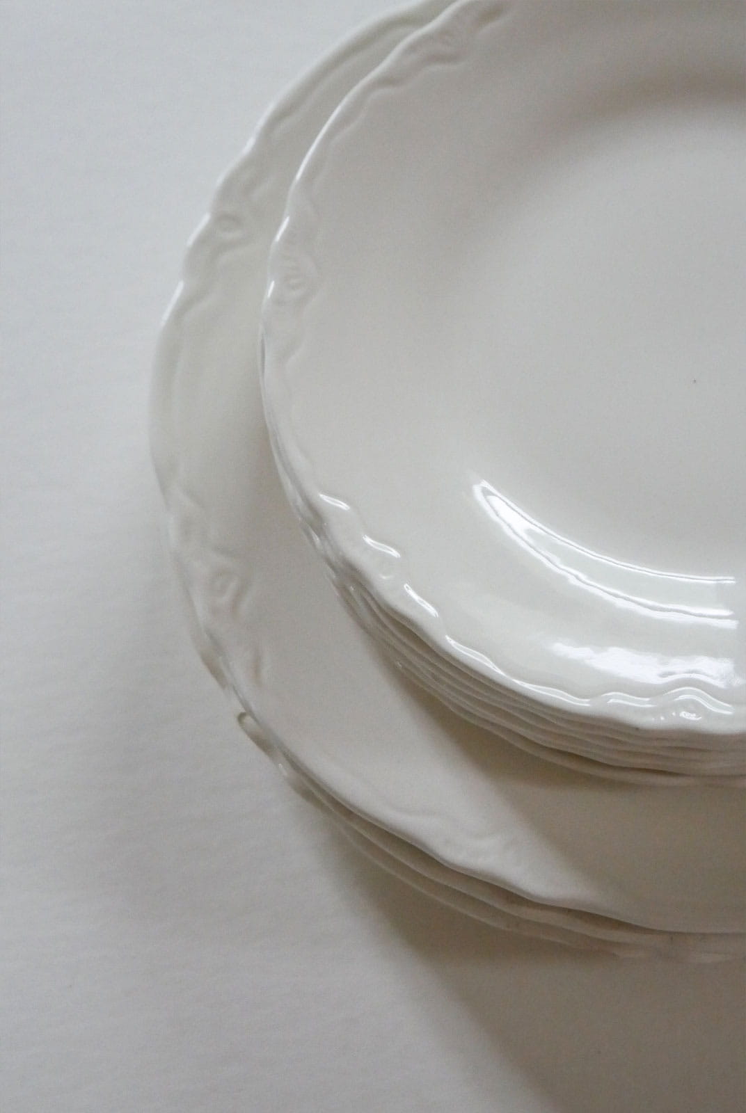 1938 Edwin Knowles Cream Ironstone Plate Collection, Vintage Plates, Vintage Plate Collection, Vintage Floral Scalloped Plates, Cottagecore Plate Wall, Cottage Plate Wall Collection