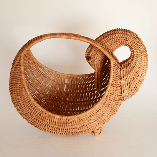 Vintage Wicker Swan Basket, Swan Wicker Basket, Wicker Bird BAsket, Bird Shaped Basket, Vintage Bird Shaped Basket, Vintage Cottagecore Basket, Vintage Cottage Basket