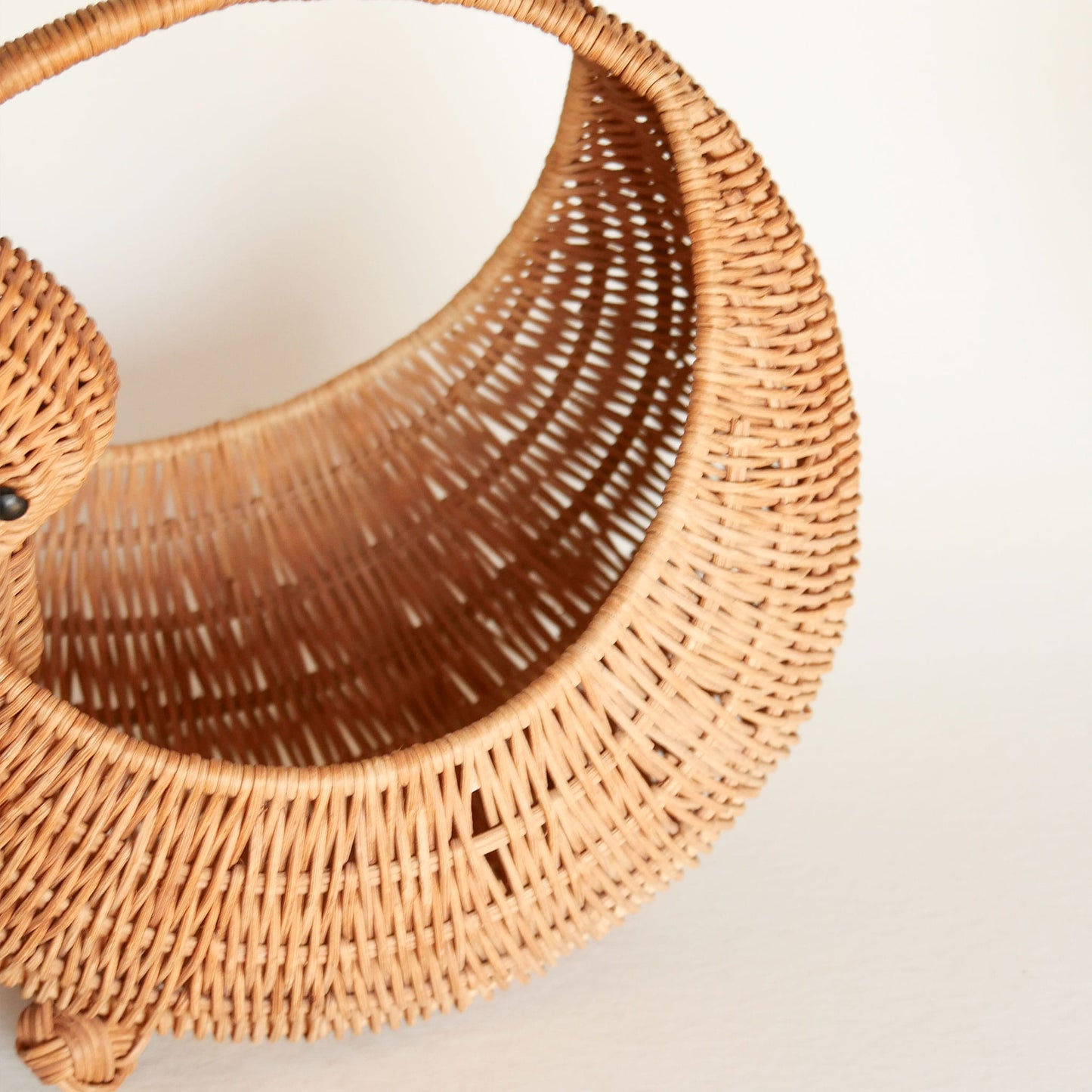 Vintage Wicker Swan Basket, Swan Wicker Basket, Wicker Bird BAsket, Bird Shaped Basket, Vintage Bird Shaped Basket, Vintage Cottagecore Basket, Vintage Cottage Basket