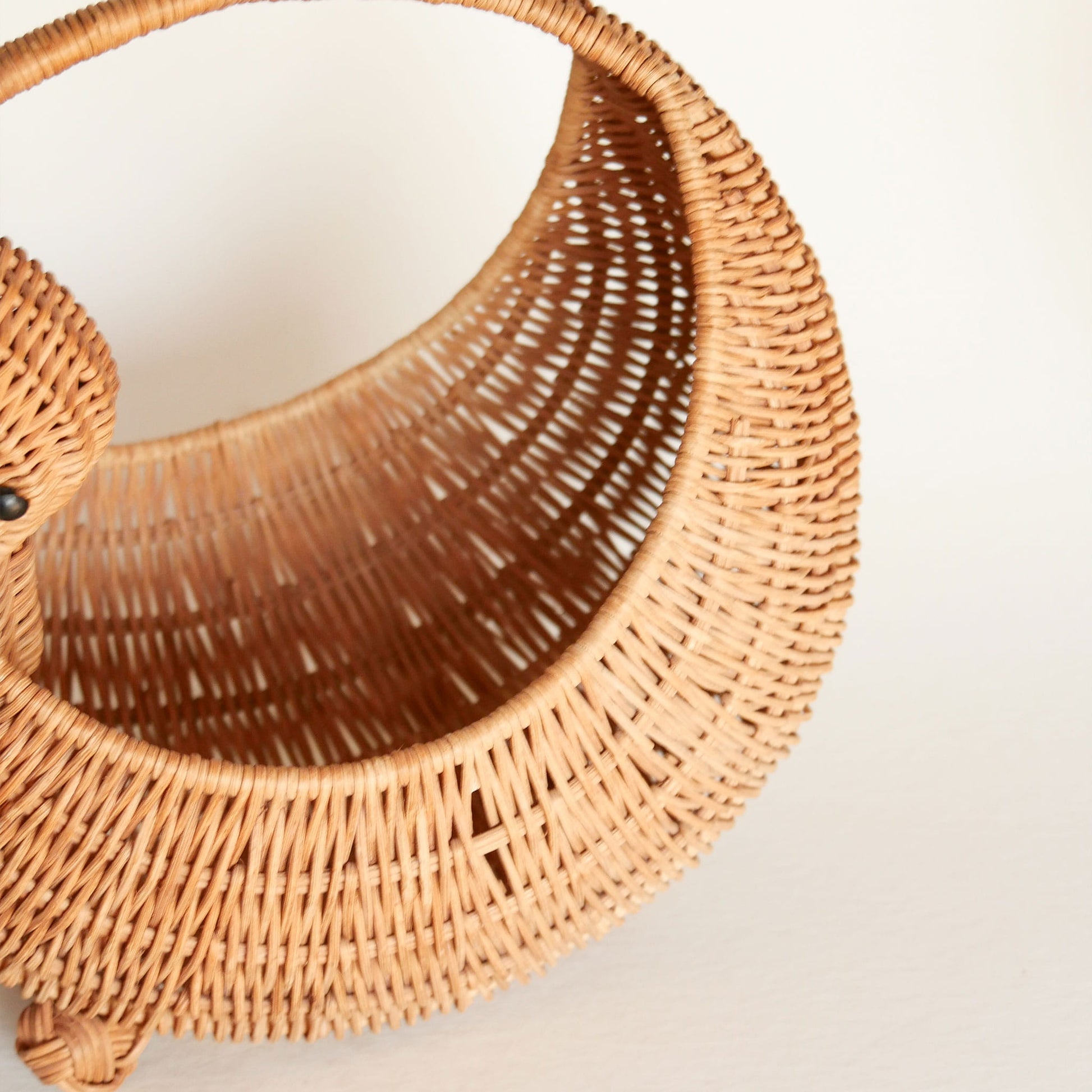 Vintage Wicker Swan Basket, Swan Wicker Basket, Wicker Bird BAsket, Bird Shaped Basket, Vintage Bird Shaped Basket, Vintage Cottagecore Basket, Vintage Cottage Basket