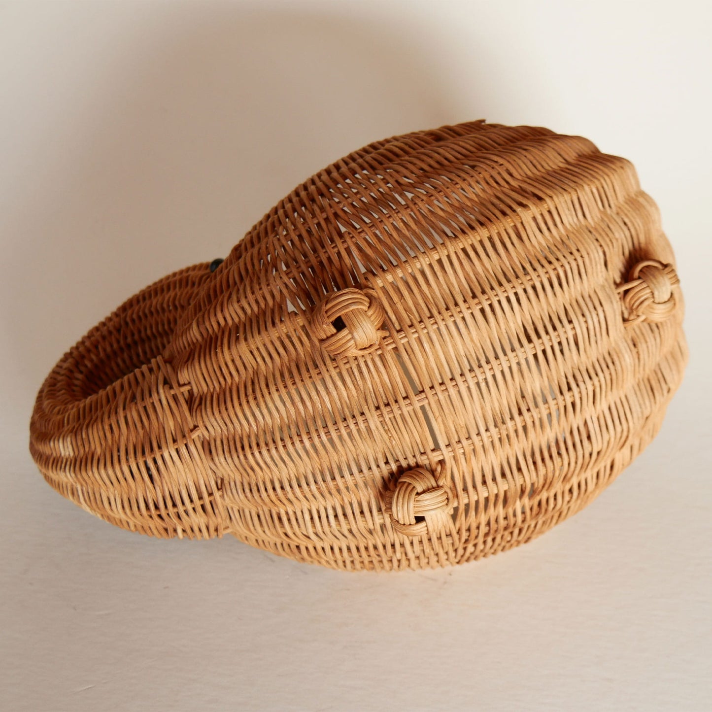 Vintage Wicker Swan Basket, Swan Wicker Basket, Wicker Bird BAsket, Bird Shaped Basket, Vintage Bird Shaped Basket, Vintage Cottagecore Basket, Vintage Cottage Basket