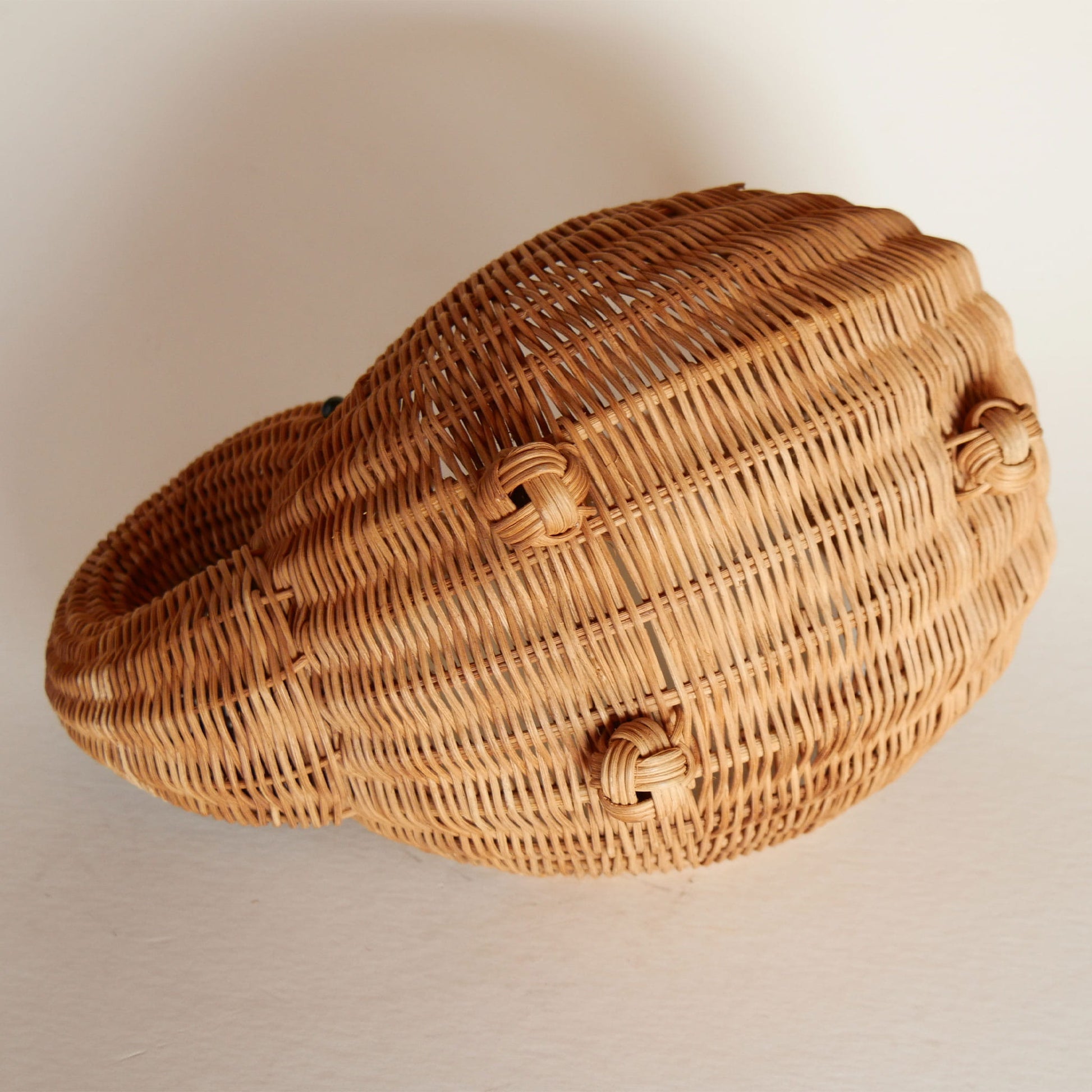 Vintage Wicker Swan Basket, Swan Wicker Basket, Wicker Bird BAsket, Bird Shaped Basket, Vintage Bird Shaped Basket, Vintage Cottagecore Basket, Vintage Cottage Basket