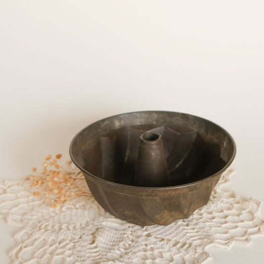 Vintage Metal Bundt Pan Vintage Baking Pan Vintage Farmhouse Kitchen Decor Vintage Baking Decor