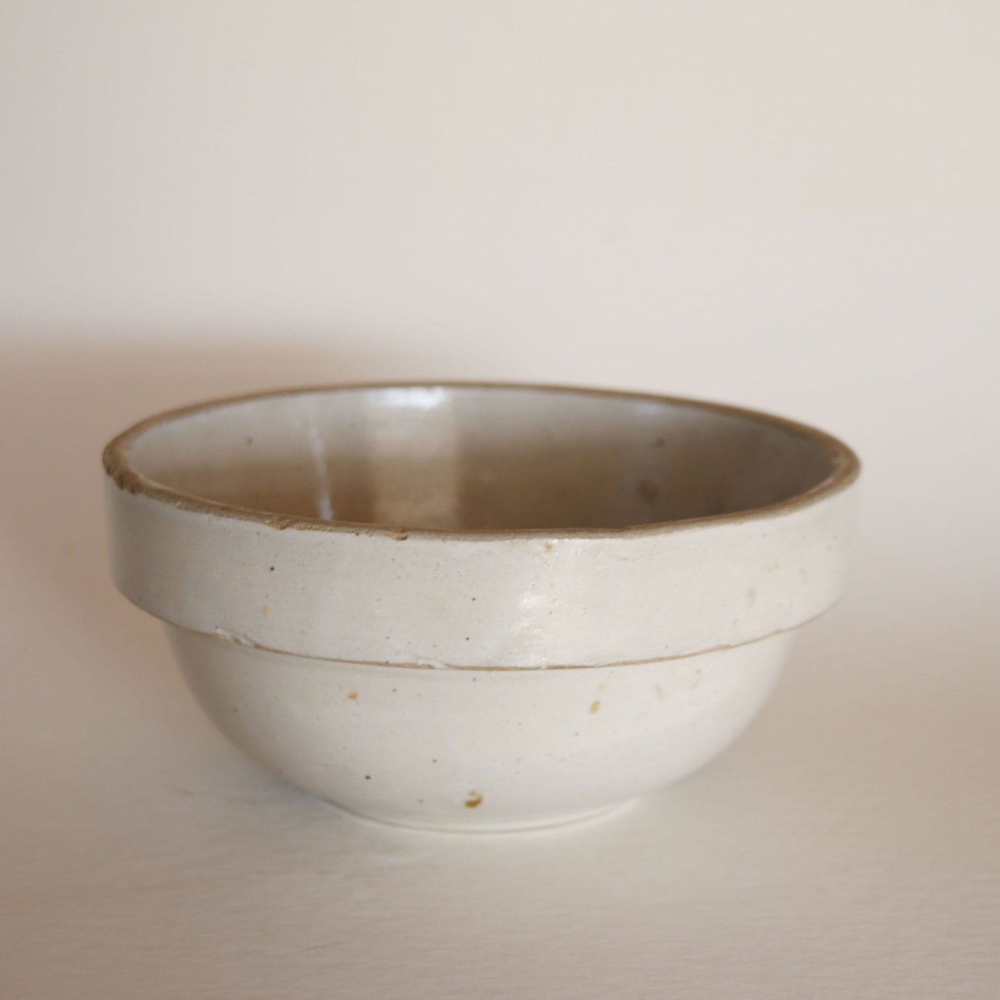Vintage Crock Bowl, Stoneware Salt Glaze Bowl, Salt Glazed Crock Bowl, Vintage Stoneware Bread Bowl, Vintage Kitchen Decor, Primitive Stoneware, Primtive Salt Glaze Bowl, Vintage Beige Stoneware Bowl