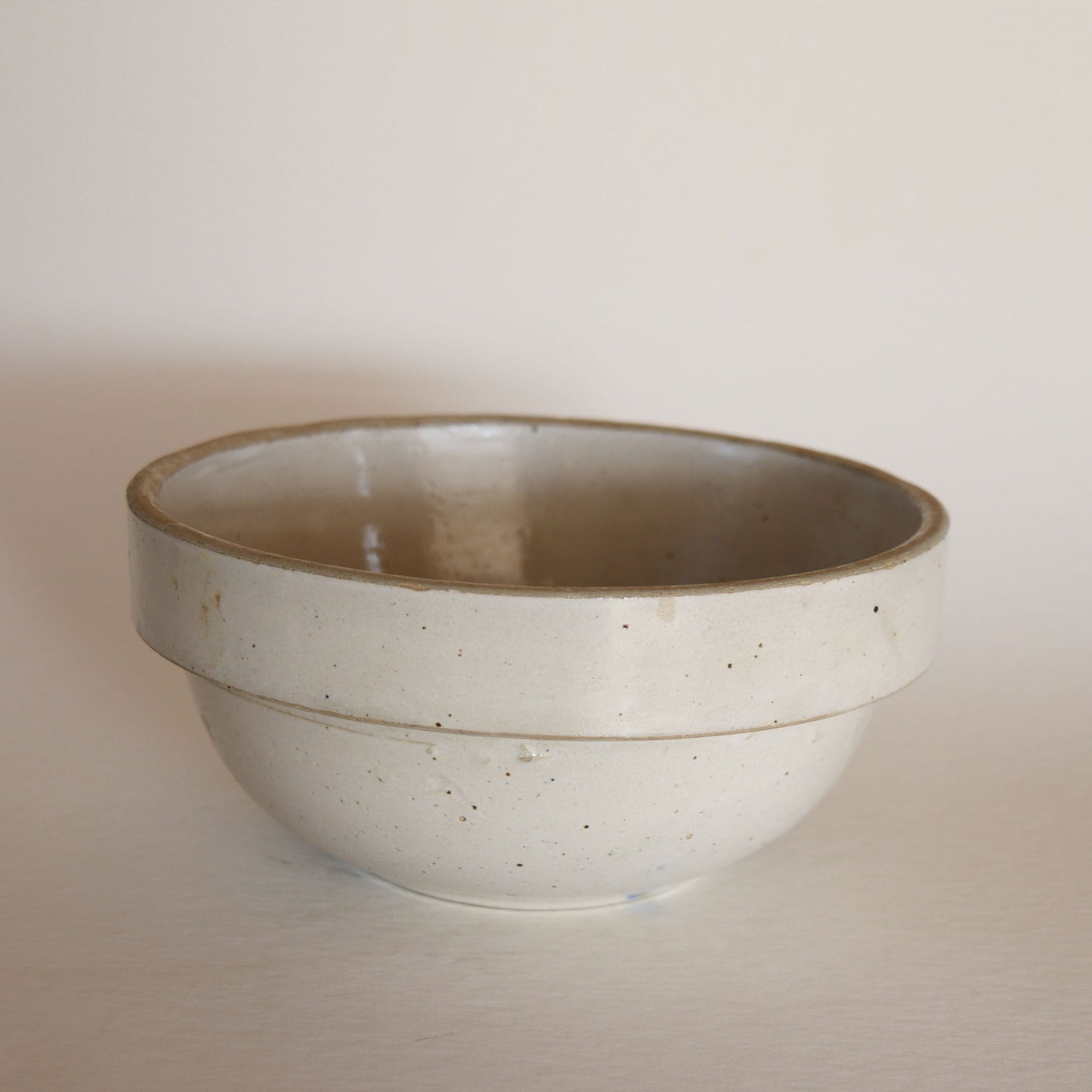 Vintage Crock Bowl, Stoneware Salt Glaze Bowl, Salt Glazed Crock Bowl, Vintage Stoneware Bread Bowl, Vintage Kitchen Decor, Primitive Stoneware, Primtive Salt Glaze Bowl, Vintage Beige Stoneware Bowl