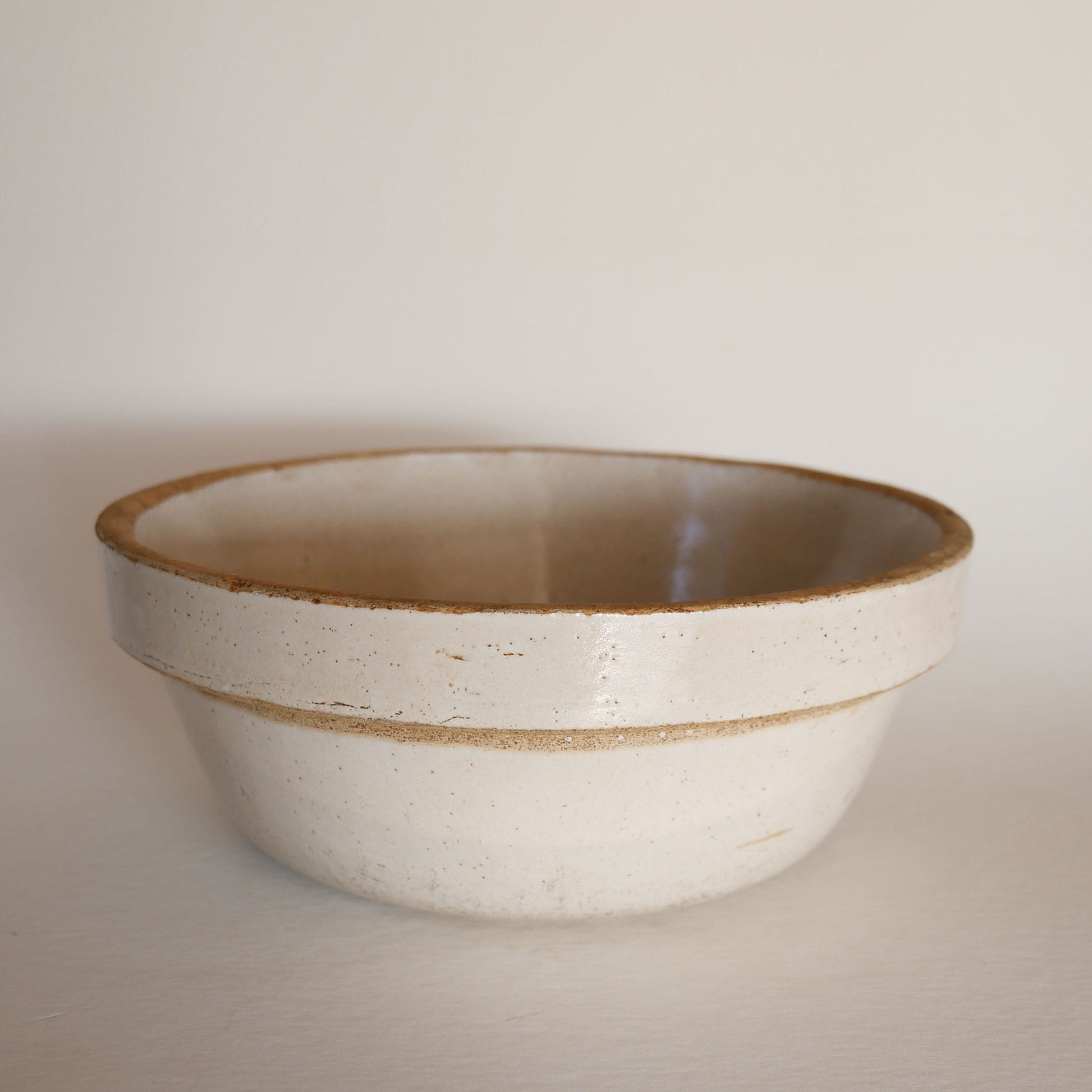 Vintage Crock Bowl, Stoneware Salt Glaze Bowl, Salt Glazed Crock Bowl, Vintage Stoneware Bread Bowl, Vintage Kitchen Decor, Primitive Stoneware, Primtive Salt Glaze Bowl, Vintage Beige Stoneware Bowl