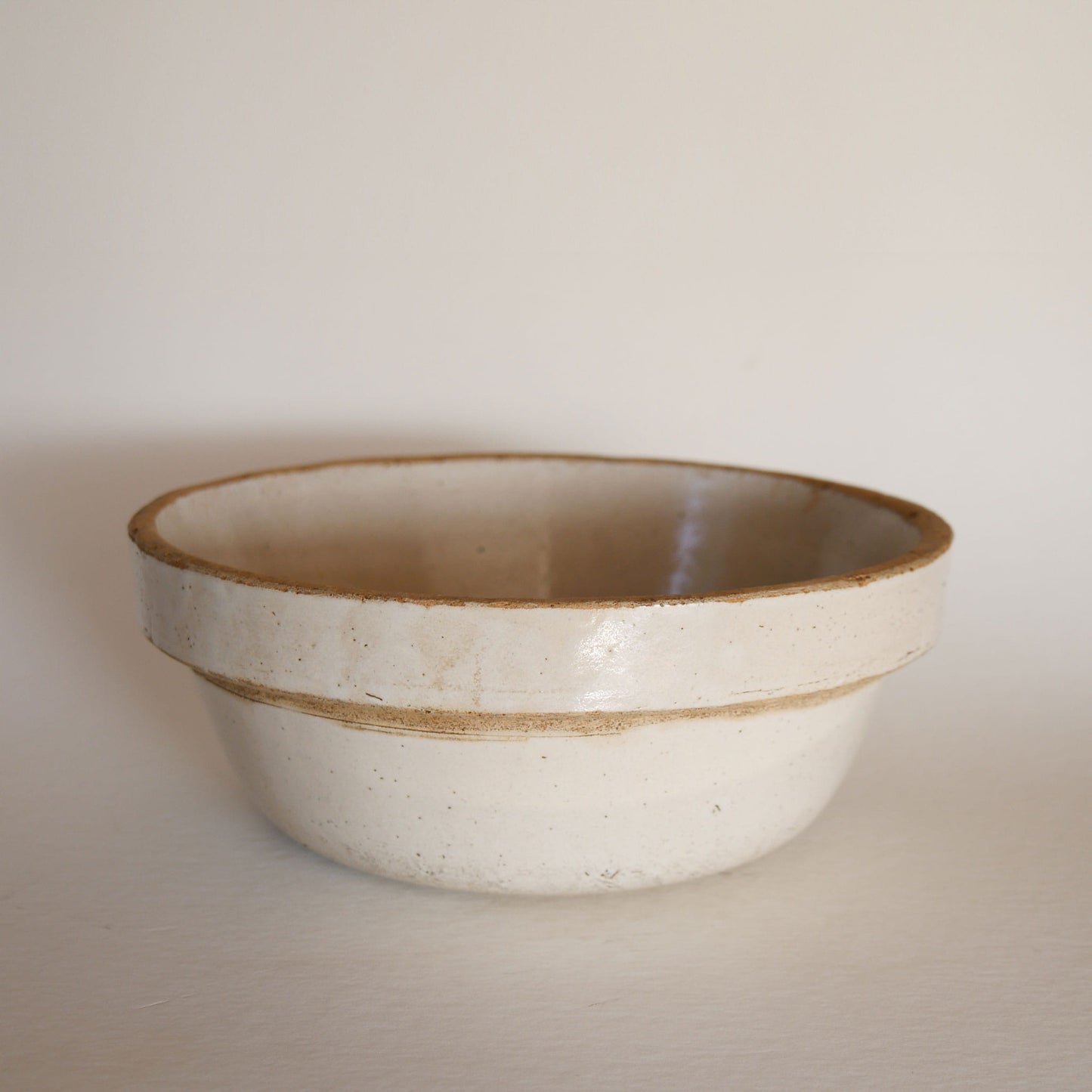 Vintage Crock Bowl, Stoneware Salt Glaze Bowl, Salt Glazed Crock Bowl, Vintage Stoneware Bread Bowl, Vintage Kitchen Decor, Primitive Stoneware, Primtive Salt Glaze Bowl, Vintage Beige Stoneware Bowl