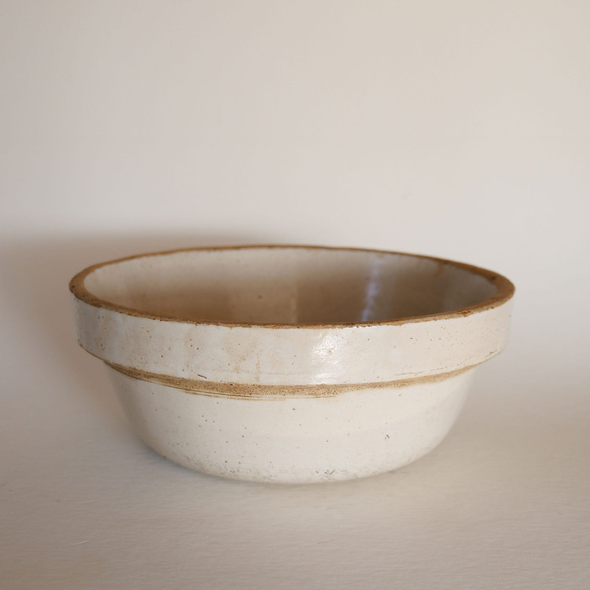 Vintage Crock Bowl, Stoneware Salt Glaze Bowl, Salt Glazed Crock Bowl, Vintage Stoneware Bread Bowl, Vintage Kitchen Decor, Primitive Stoneware, Primtive Salt Glaze Bowl, Vintage Beige Stoneware Bowl