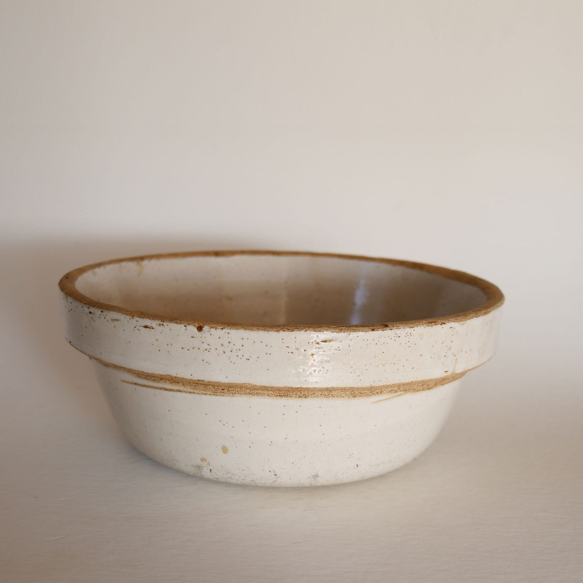 Vintage Crock Bowl, Stoneware Salt Glaze Bowl, Salt Glazed Crock Bowl, Vintage Stoneware Bread Bowl, Vintage Kitchen Decor, Primitive Stoneware, Primtive Salt Glaze Bowl, Vintage Beige Stoneware Bowl