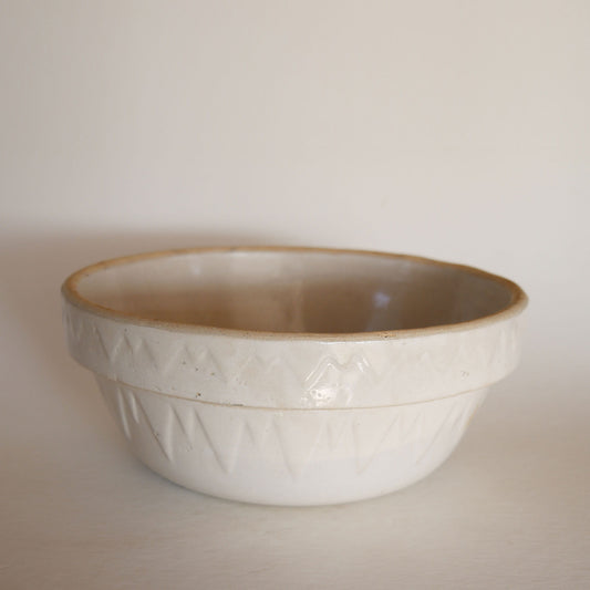 9in Antique Ruckels White Hall stoneware bowl,  Vintage Ruckels Bowl, Vintage Crock Bowl, Stoneware Salt Glaze Bowl, Salt Glazed Crock Bowl, Vintage Stoneware Bread Bowl, Vintage Kitchen Decor, Primitive Stoneware, Primtive Salt Glaze Bowl, Vintage Beige Stoneware Bowl