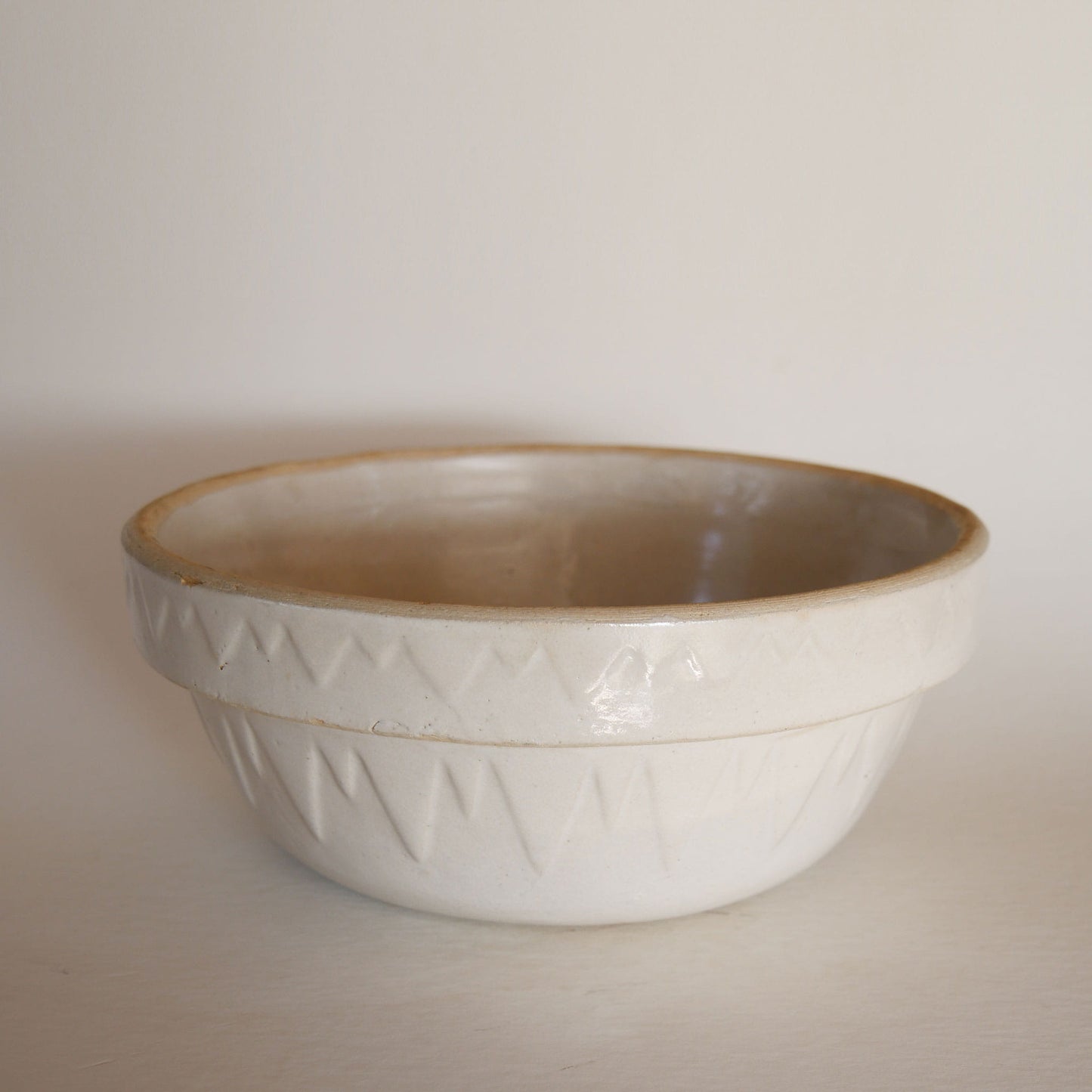 9in Antique Ruckels White Hall stoneware bowl,  Vintage Ruckels Bowl, Vintage Crock Bowl, Stoneware Salt Glaze Bowl, Salt Glazed Crock Bowl, Vintage Stoneware Bread Bowl, Vintage Kitchen Decor, Primitive Stoneware, Primtive Salt Glaze Bowl, Vintage Beige Stoneware Bowl
