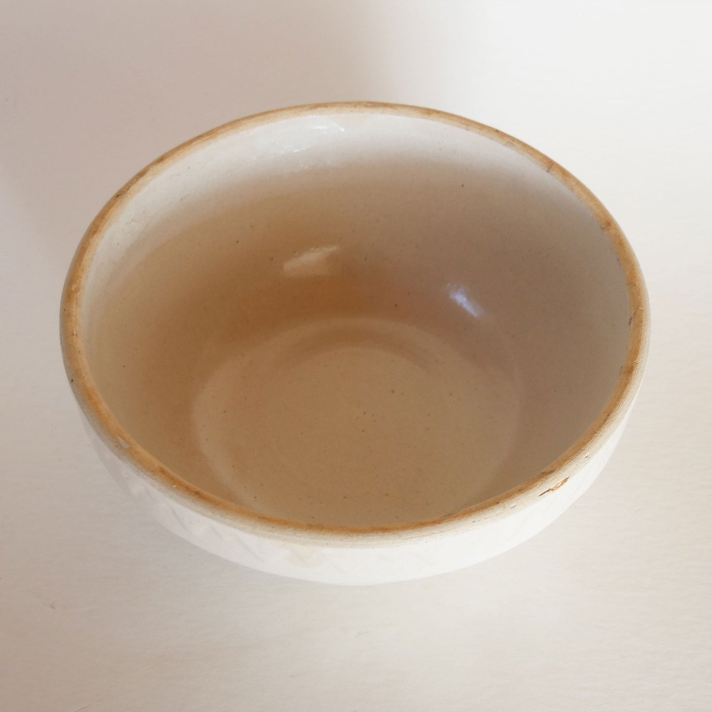 9in Antique Ruckels White Hall stoneware bowl,  Vintage Ruckels Bowl, Vintage Crock Bowl, Stoneware Salt Glaze Bowl, Salt Glazed Crock Bowl, Vintage Stoneware Bread Bowl, Vintage Kitchen Decor, Primitive Stoneware, Primtive Salt Glaze Bowl, Vintage Beige Stoneware Bowl