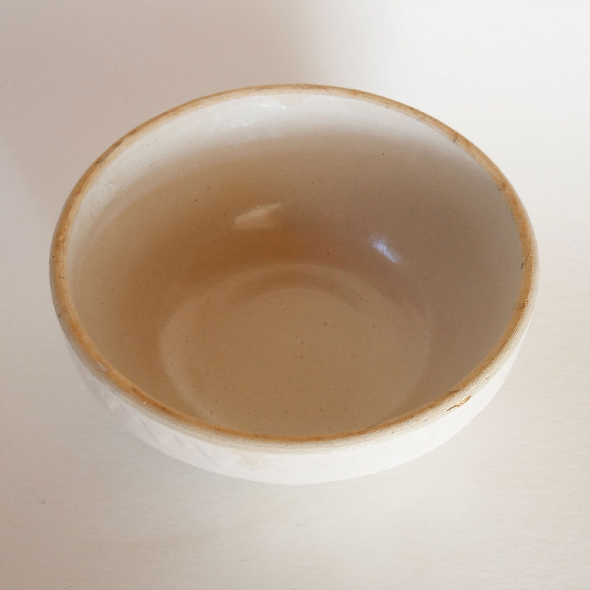 9in Antique Ruckels White Hall stoneware bowl,  Vintage Ruckels Bowl, Vintage Crock Bowl, Stoneware Salt Glaze Bowl, Salt Glazed Crock Bowl, Vintage Stoneware Bread Bowl, Vintage Kitchen Decor, Primitive Stoneware, Primtive Salt Glaze Bowl, Vintage Beige Stoneware Bowl