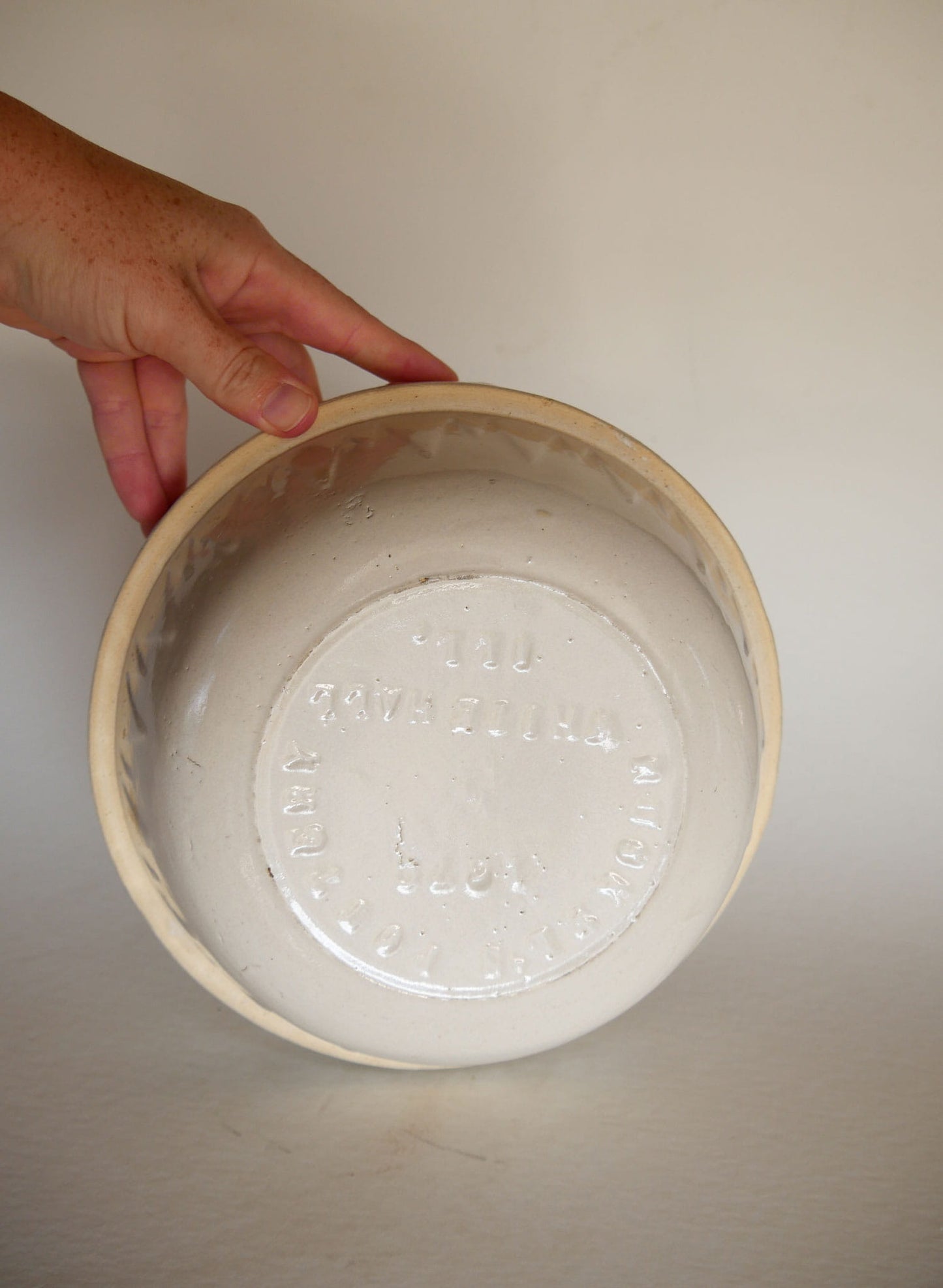 9in Antique Ruckels Pottery White Hall stoneware bowl,  Vintage Ruckels Bowl, Vintage Crock Bowl, Stoneware Salt Glaze Bowl, Salt Glazed Crock Bowl, Vintage Stoneware Bread Bowl, Vintage Kitchen Decor, Primitive Stoneware, Primtive Salt Glaze Bowl, Vintage Beige Stoneware Bowl