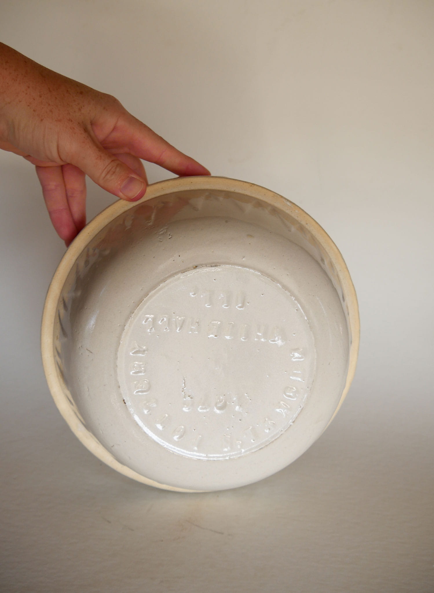 9in Antique Ruckels Pottery White Hall stoneware bowl,  Vintage Ruckels Bowl, Vintage Crock Bowl, Stoneware Salt Glaze Bowl, Salt Glazed Crock Bowl, Vintage Stoneware Bread Bowl, Vintage Kitchen Decor, Primitive Stoneware, Primtive Salt Glaze Bowl, Vintage Beige Stoneware Bowl