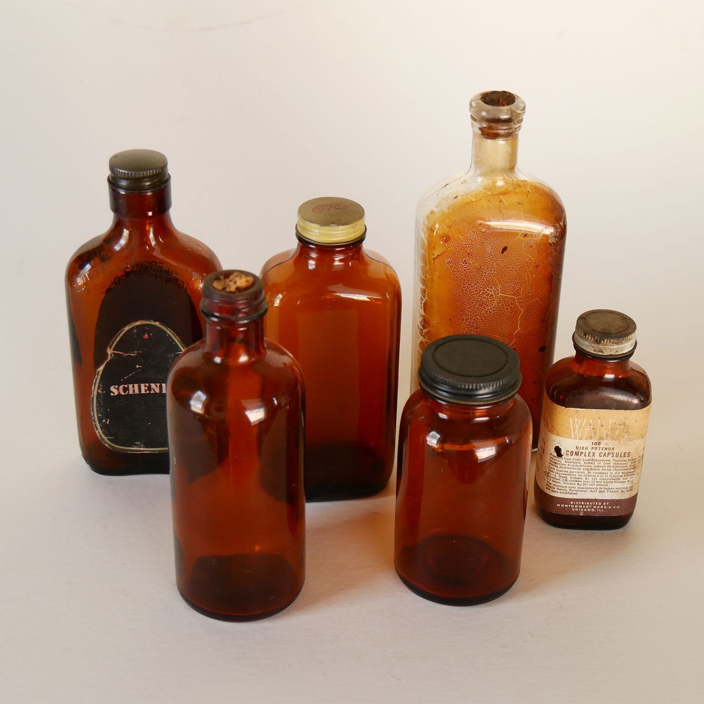 Vintage Amber Apothecary Jar Collection, Apothecary Jars, Vintage Apothecary Decor, Vintage Amber Jars, Vintage Jars Collection, Vintage Apothecary DEcor