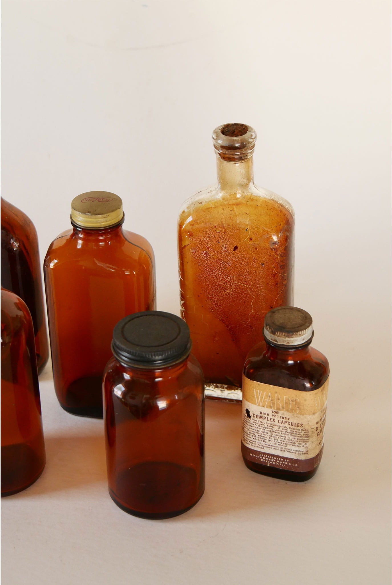 Vintage Amber Apothecary Jar Collection, Apothecary Jars, Vintage Apothecary Decor, Vintage Amber Jars, Vintage Jars Collection, Vintage Apothecary DEcor