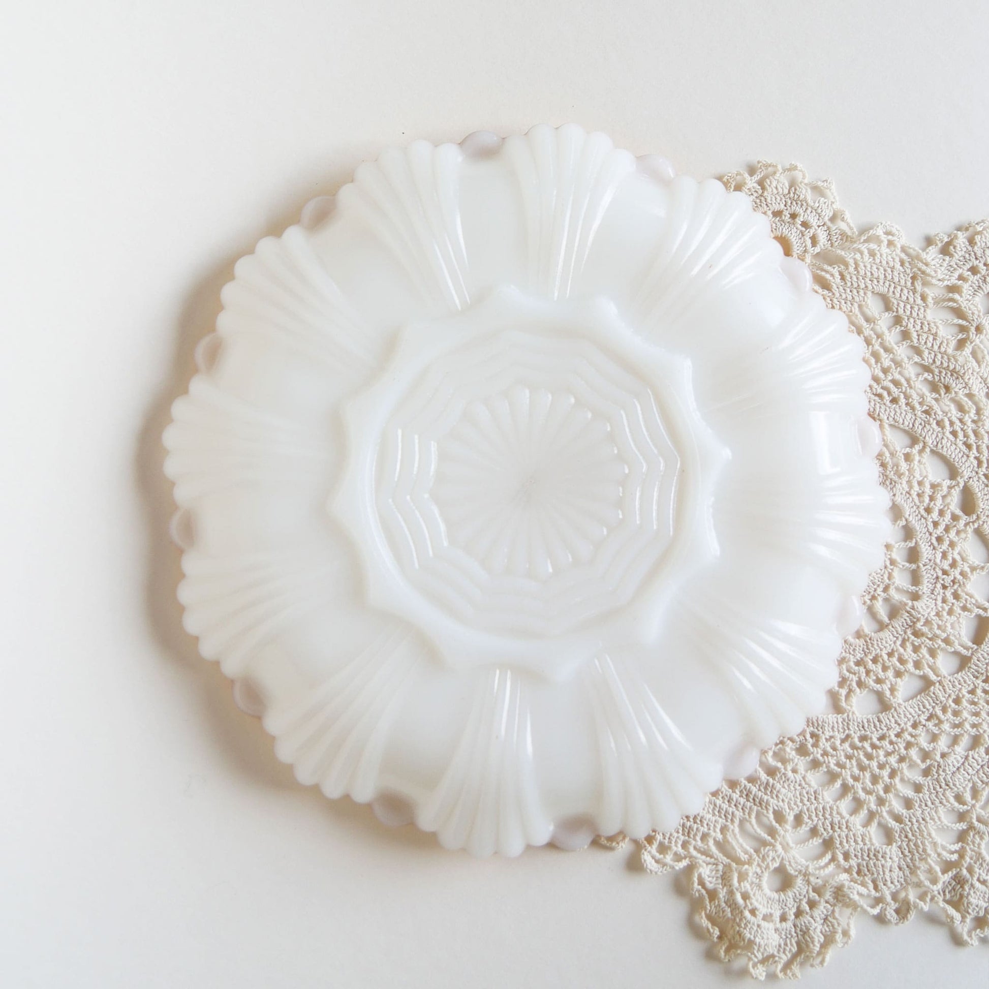 Vintage Fire King Anchor Hocking Deviled Egg Glassware with Scalloped Gold Rim Vintage Anchor HOcking Egg Tray, Vintage White and Gold Deviled Egg Plate
