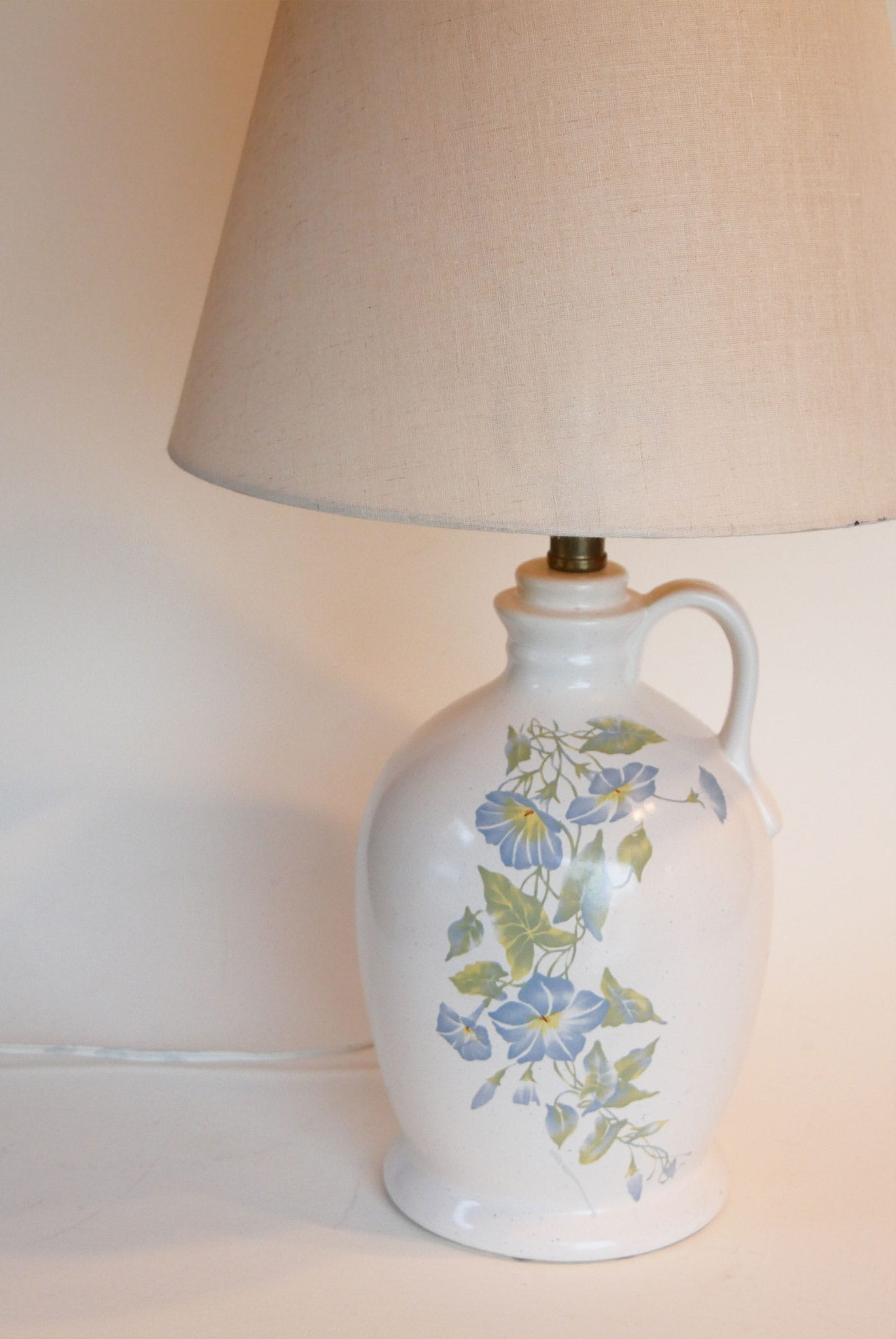 Vintage Blue Floral Ceramic Jug Table Lamp, Cottage Light, Vintage Cottagecore Lighting, Vintage Cottage Lighting, Vintage Cottagecore Lamp, Cottagecore Table Lamp