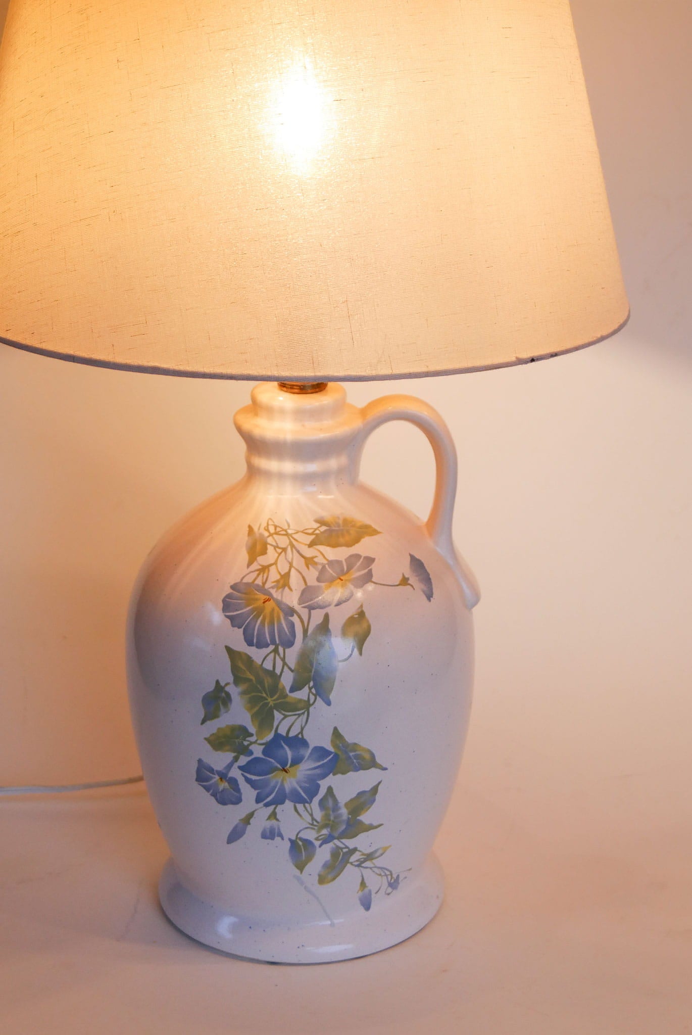 Vintage Blue Floral Ceramic Jug Table Lamp, Cottage Light, Vintage Cottagecore Lighting, Vintage Cottage Lighting, Vintage Cottagecore Lamp, Cottagecore Table Lamp