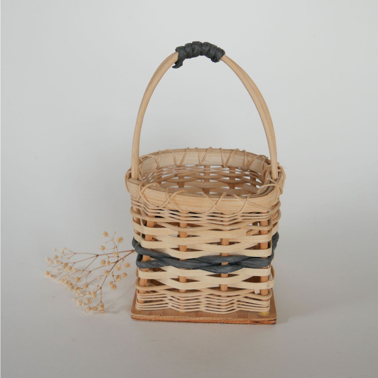Small Vintage WIcker BAsket with Handle, Blue Striped Basket, Vintage Basket Blue Stripe