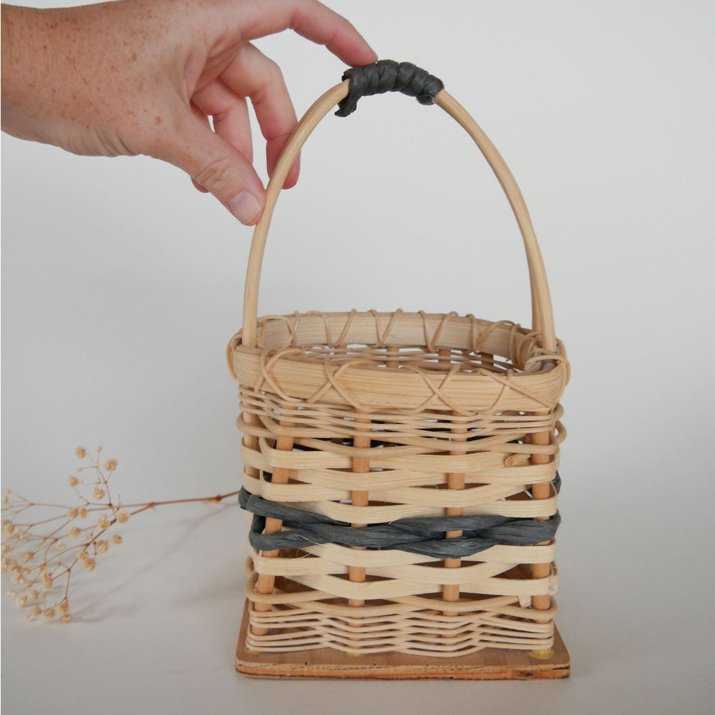 Small Vintage WIcker BAsket with Handle, Blue Striped Basket, Vintage Basket Blue Stripe