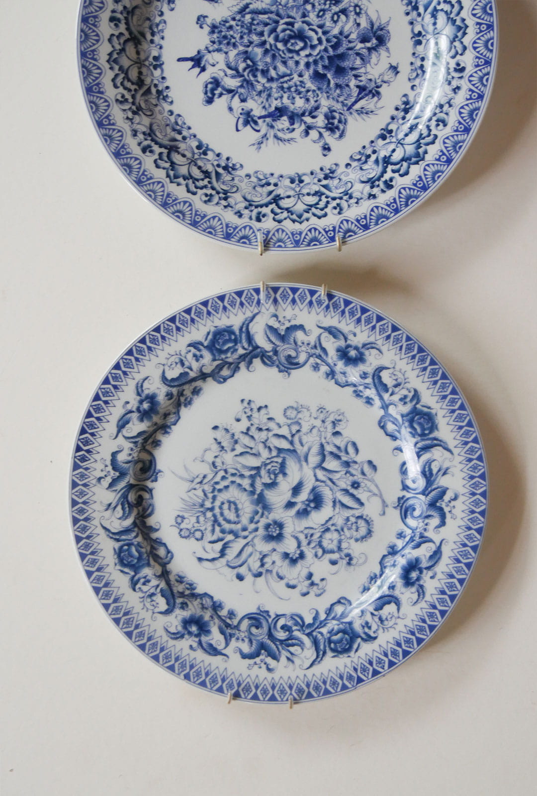 Vintage Blue and White Plate Set of 3, Vintage Plate Wall, Vintage Cottage Wall Decor, Vintage COttage Plate Wall, Vintage Cottagecore Wall Decor, Vintage Plates, Vintage Blue and White Plate Wall