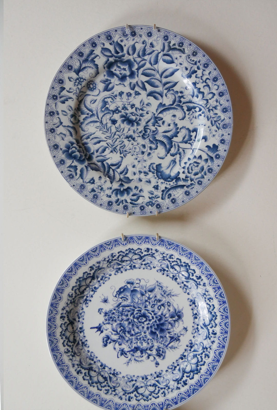Vintage Blue and White Plate Set of 3, Vintage Plate Wall, Vintage Cottage Wall Decor, Vintage COttage Plate Wall, Vintage Cottagecore Wall Decor, Vintage Plates, Vintage Blue and White Plate Wall