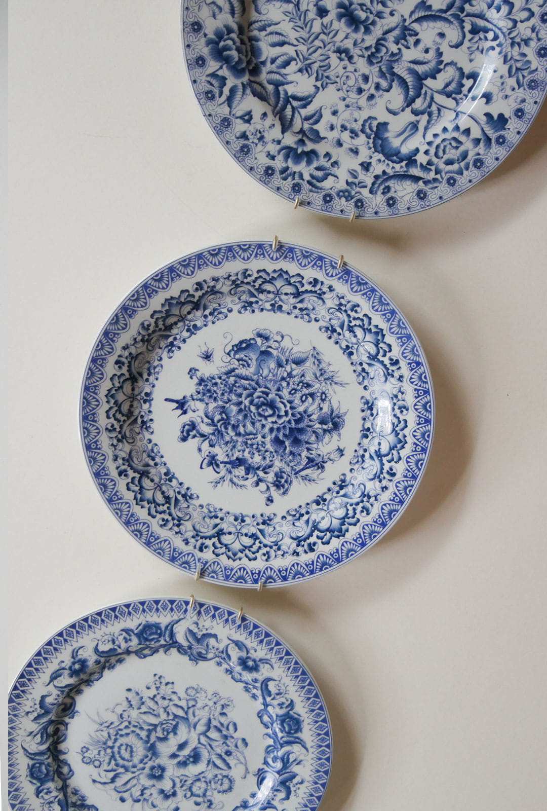 Vintage Blue and White Plate Set of 3, Vintage Plate Wall, Vintage Cottage Wall Decor, Vintage COttage Plate Wall, Vintage Cottagecore Wall Decor, Vintage Plates, Vintage Blue and White Plate Wall