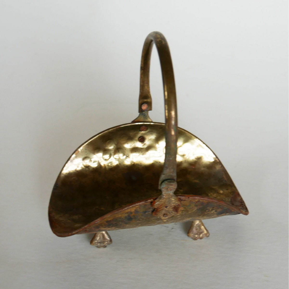 Vintage Hammered Brass Mini Log Basket, Vintage BRass Decor, Patina Brass Decor, Vintage Brass Shelf Decor, Vintage Brass Log Holder