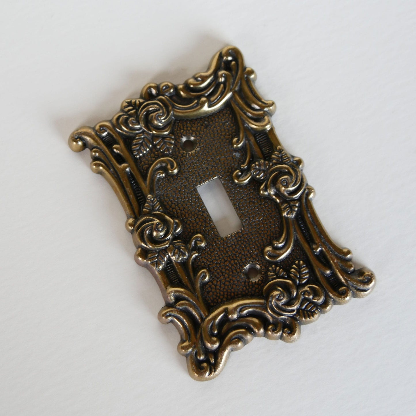 Vintage Brass Single Light Switch Cover, Rose Detail, Vintage Brass Light Cover, Vintage Floral Light Switch Cover, Vintage Brass Switch Cover, Vintage Home Decor, Vintage BRass Decor