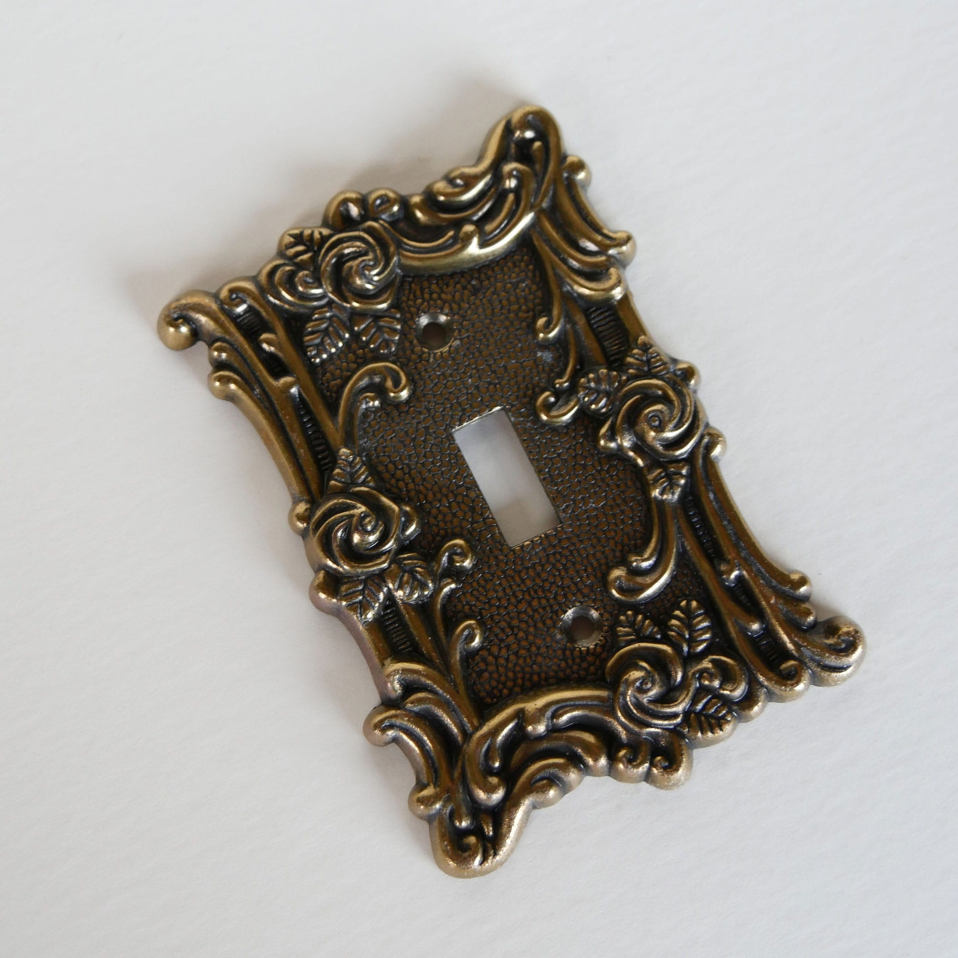 Vintage Brass Single Light Switch Cover, Rose Detail, Vintage Brass Light Cover, Vintage Floral Light Switch Cover, Vintage Brass Switch Cover, Vintage Home Decor, Vintage BRass Decor