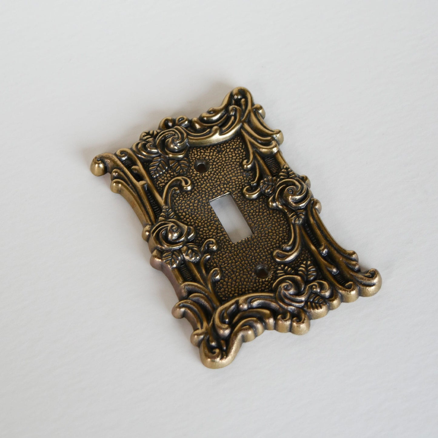 Vintage Brass Single Light Switch Cover, Rose Detail, Vintage Brass Light Cover, Vintage Floral Light Switch Cover, Vintage Brass Switch Cover, Vintage Home Decor, Vintage BRass Decor